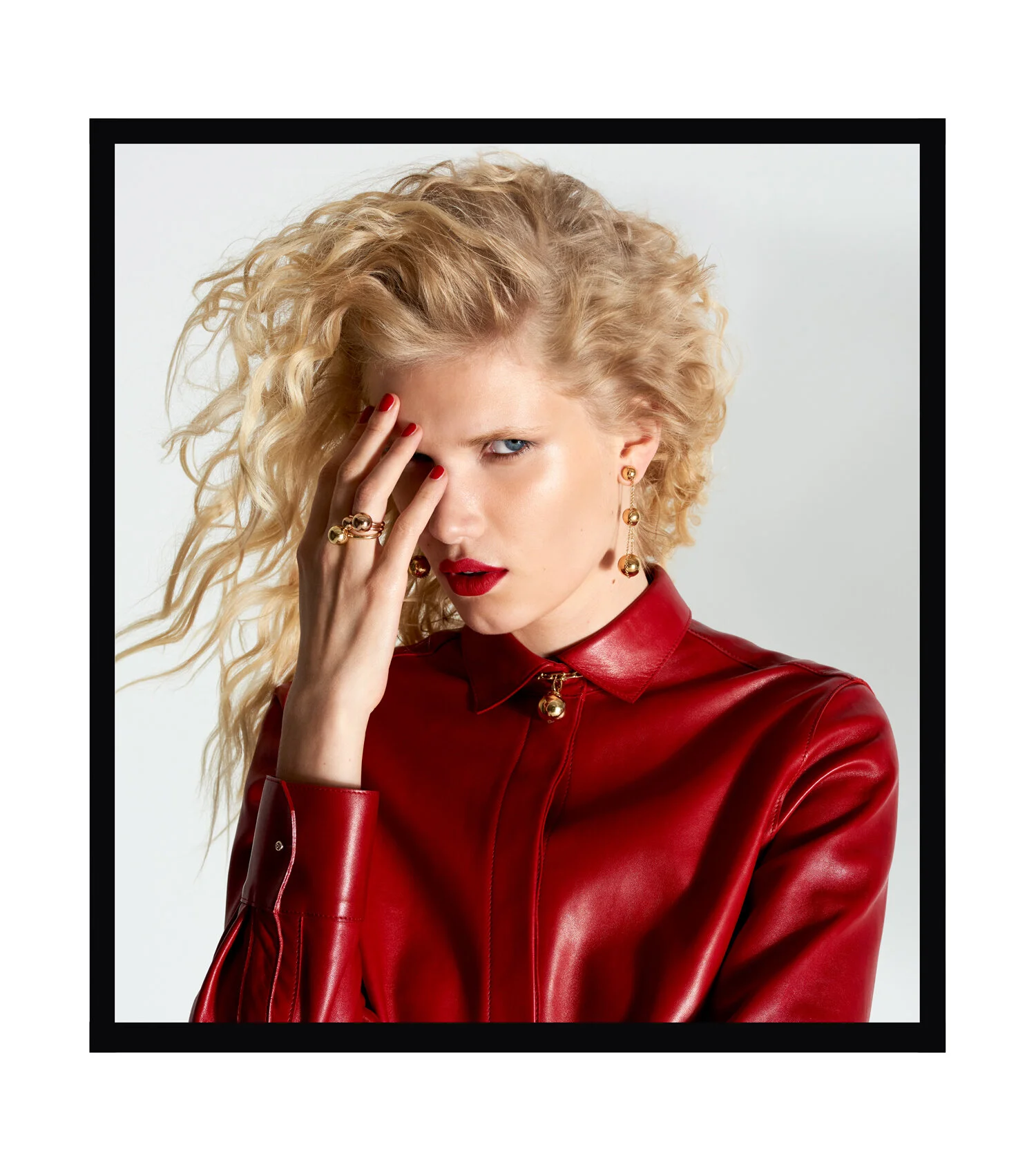 Yulia Terenti Wearing, Esteban Cortazar Red Madame Fall / Winter 2017 Munich, Germany Edition © All rights reserved.