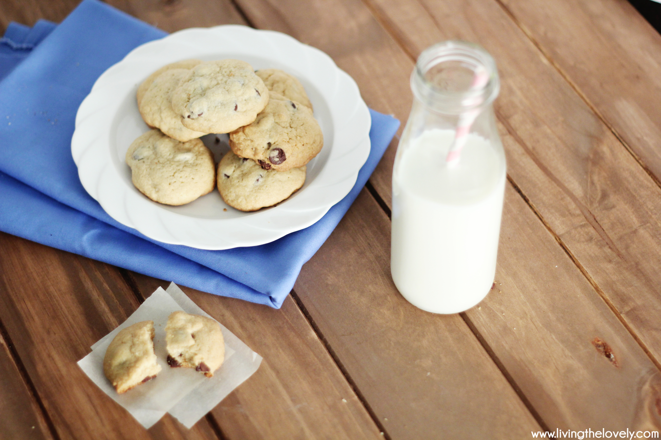 The Easy Recipe for the first Chocolate Chip cookie recipe ever! This is the original recipe accidentally created in the 1930's.....and its delicious!  | www.livingthelovely.com