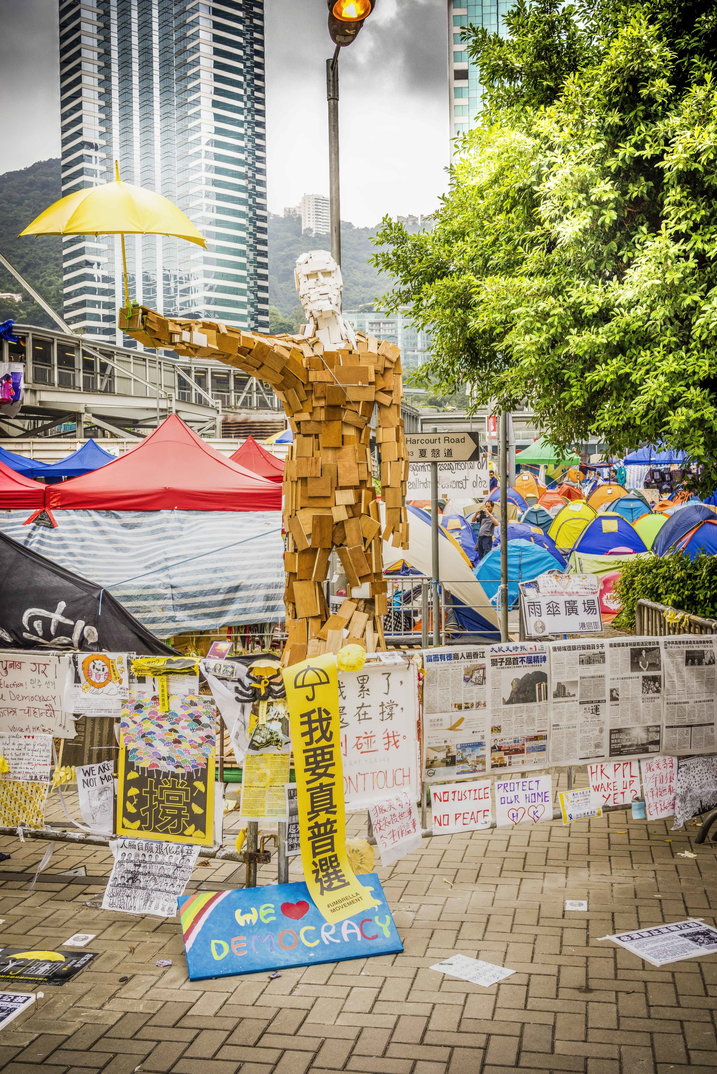 Umbrella Man - Hong Kong 001-.jpg