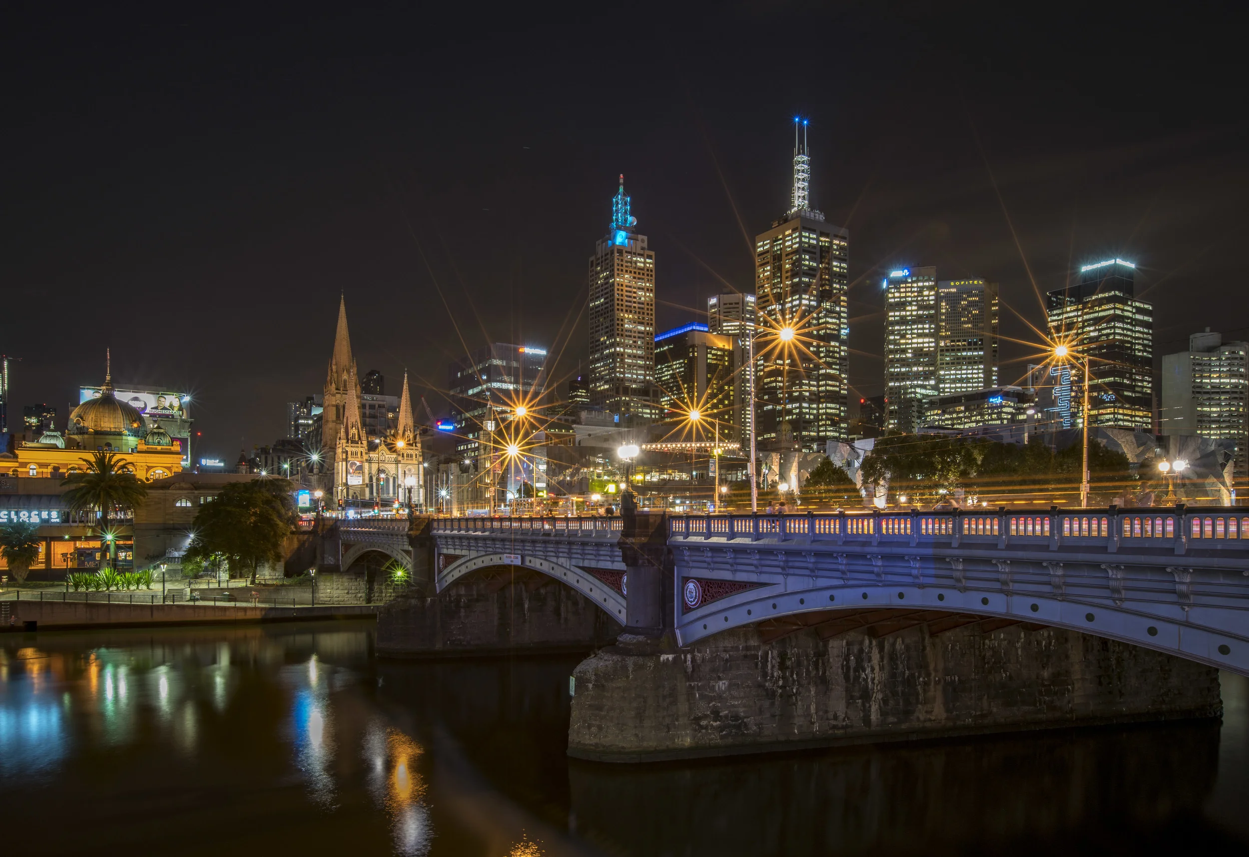 Melbourne@night.jpg