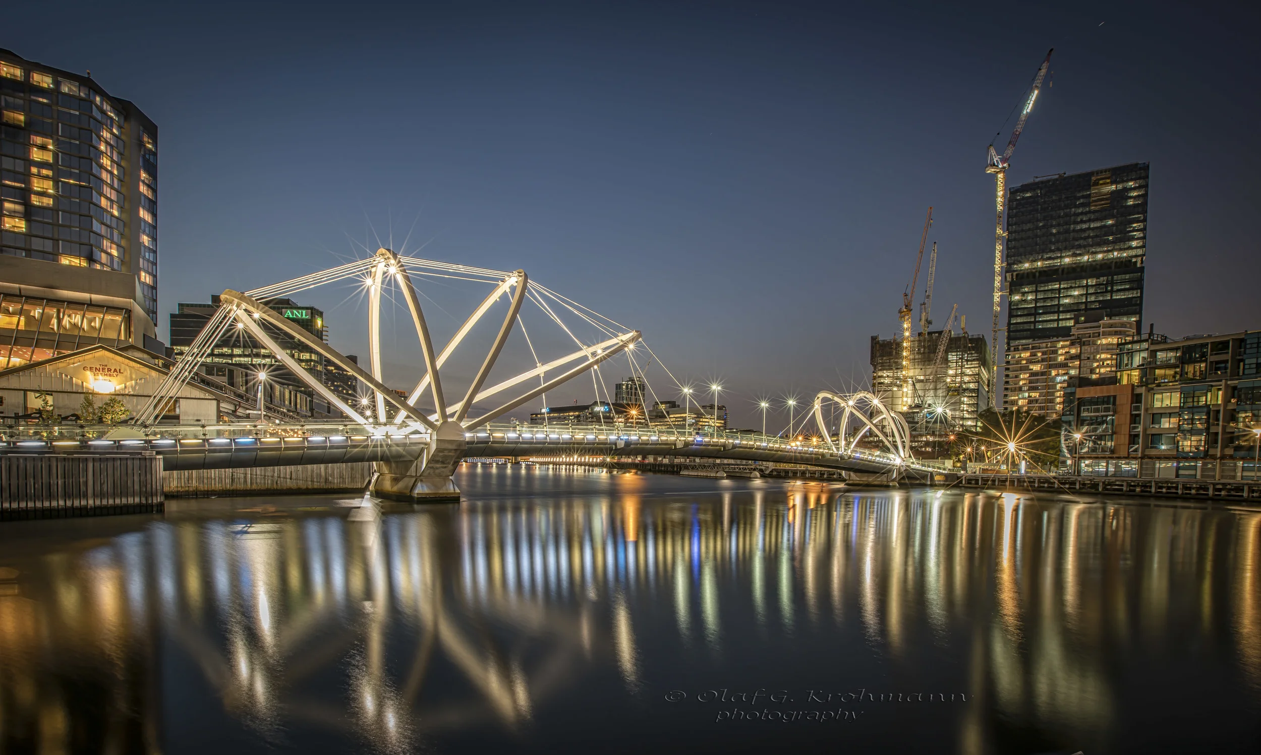 bridge Melbourne @night.jpg