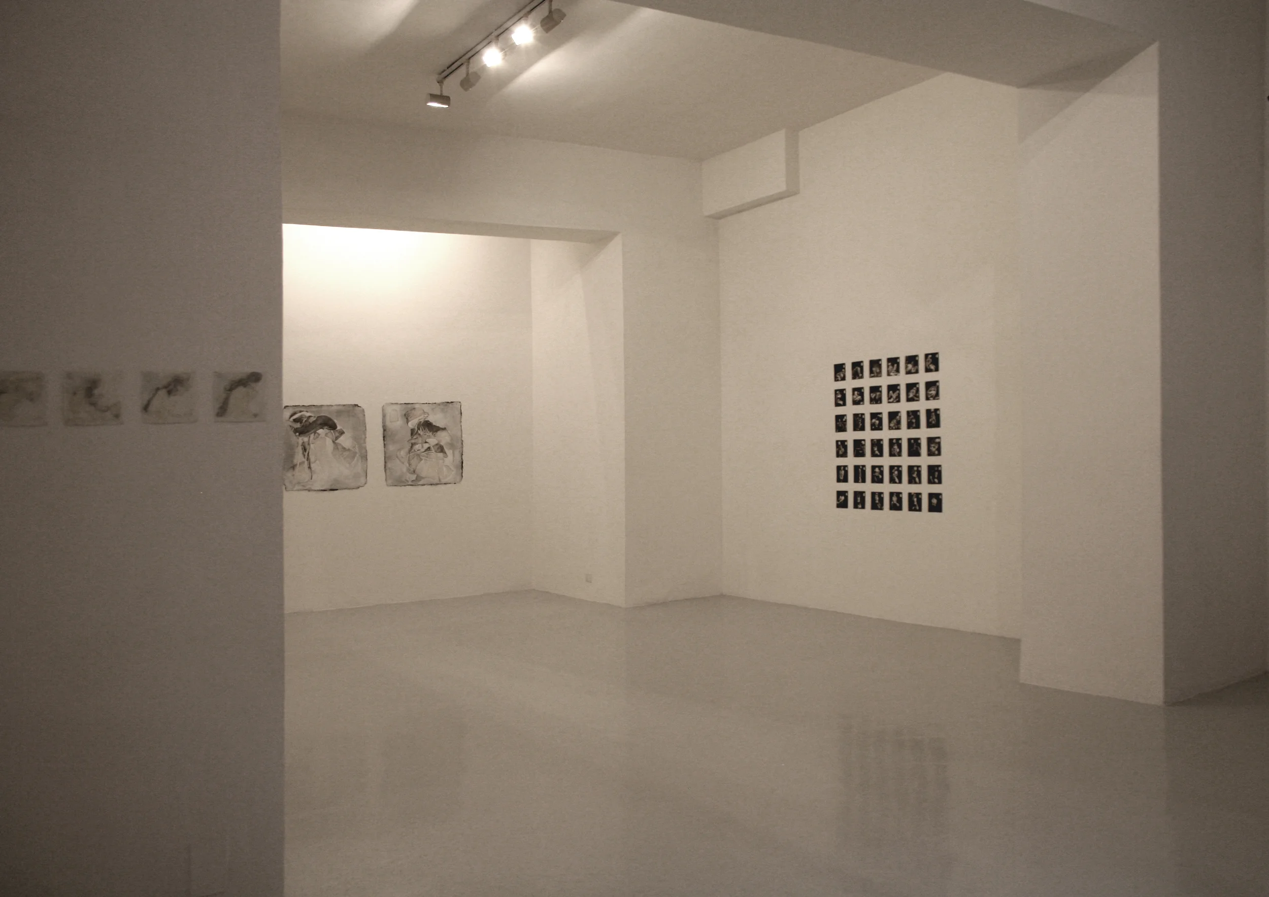 This project is composed of 58 wax narrative drawings of 15x15 cm each, 36 monotypes of 15x15 cm, 36 ink sketches of 15x15 cm, 3 big drawings of 80x80 cm. Every work is realized on japanese paper, enforced with rice glue and wax 