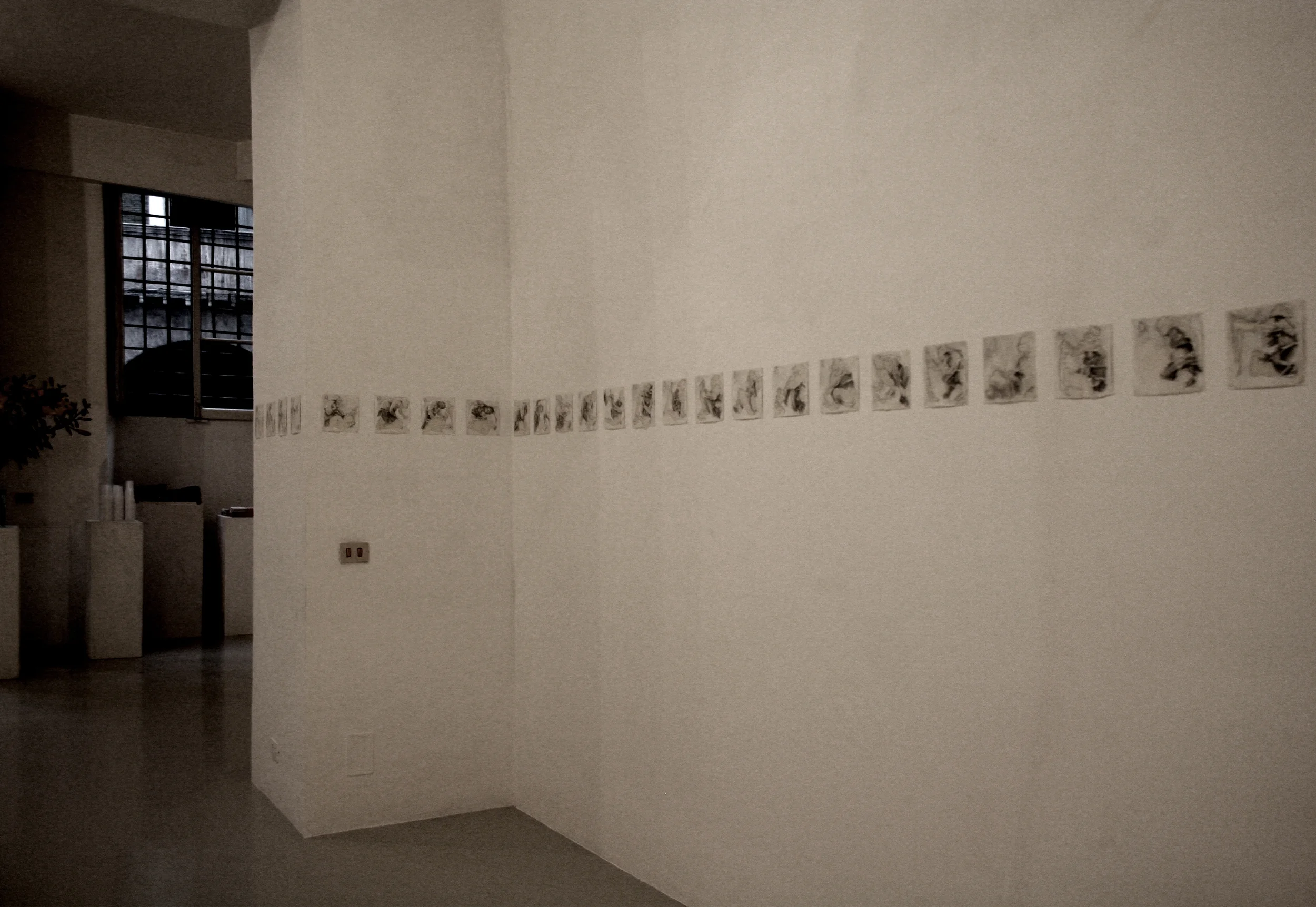 This project is composed of 58 wax narrative drawings of 15x15 cm each, 36 monotypes of 15x15 cm, 36 ink sketches of 15x15 cm, 3 big drawings of 80x80 cm. Every work is realized on japanese paper, enforced with rice glue and wax 