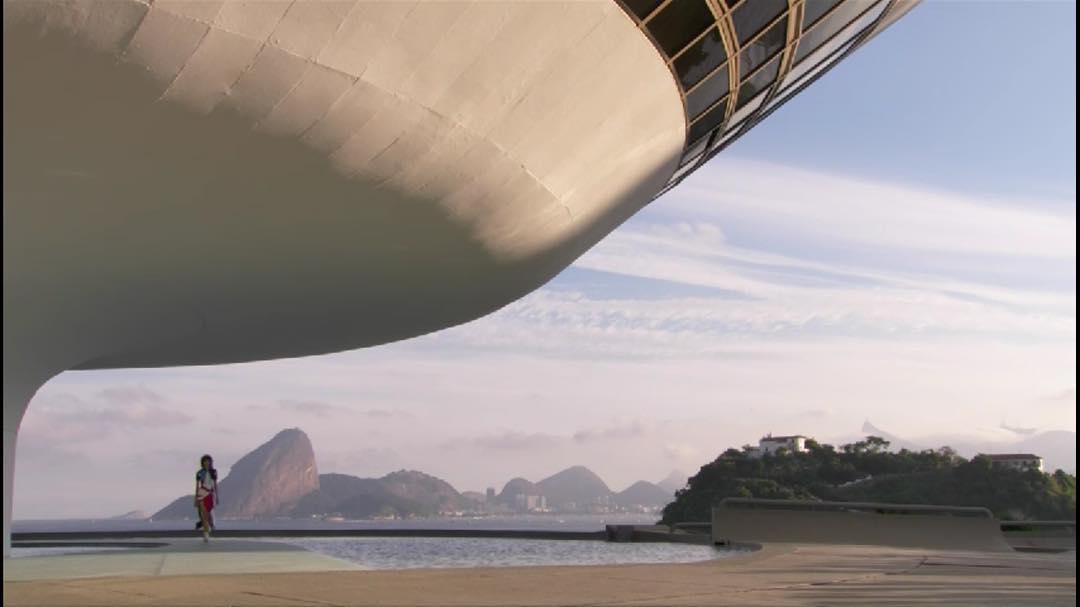 Can_the_set_be_any_more_dramatic___Niemeyer_meets__LouisVuitton__LVcruise__Rio__Brasil_by_philippemeert.jpg