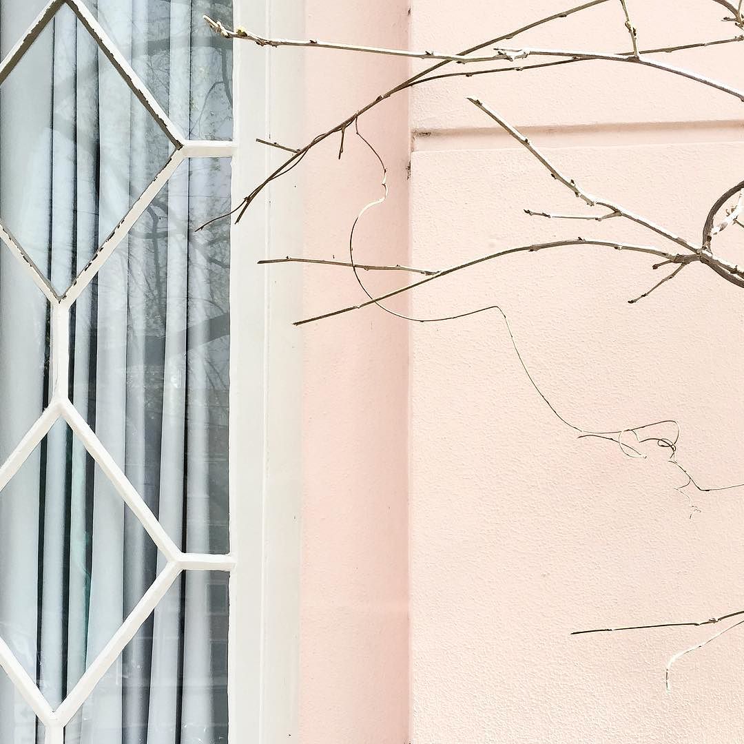 _pink__pastel__colors__citylife__city__explore__minimal__minimalism__minimalist__minimalmood__aminimalminute__architecture__vscocam__vsco__vscodaily__igers__igdaily__instadaily__tv_simplicity__tv_living__simplicity__lessismore_by_tiphaine._.jpg