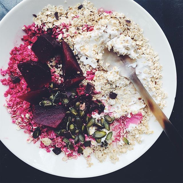 lespetitespestes-to-breakfast-pink-beetroot-and-cacao-overnight-oats.jpg
