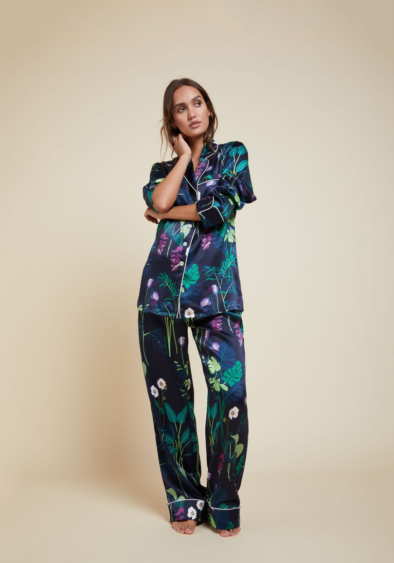 olivia-von-halle-lila-gene-silk-pyjama-navy-front-view-ss1807.jpg