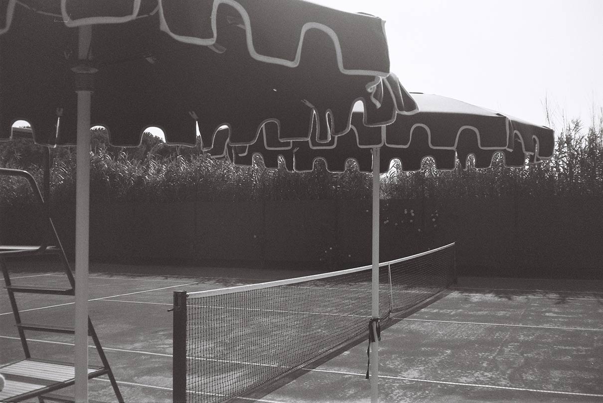 Epi-1959-Tennis-Court-Parasols.jpg