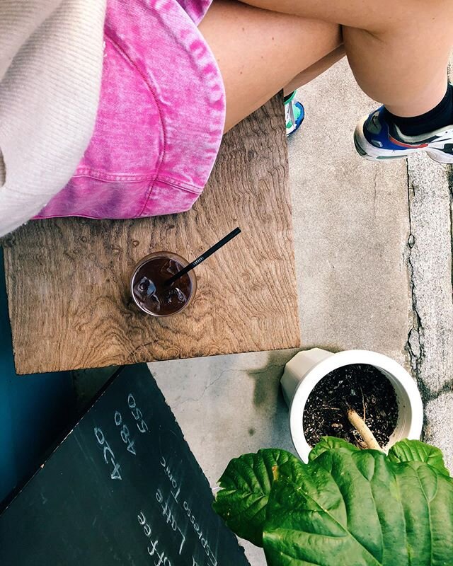 Some seriously good strong cold brew, to beat the jetlag and be super hyped up ( not that I need to...) to explore Tokyo! 👩🏼&zwj;🚀 Start your day at @switchcoffeetky ☕️ and walk along the Meguro River to the Daikanyama area.  Here you&rsquo;ll fin