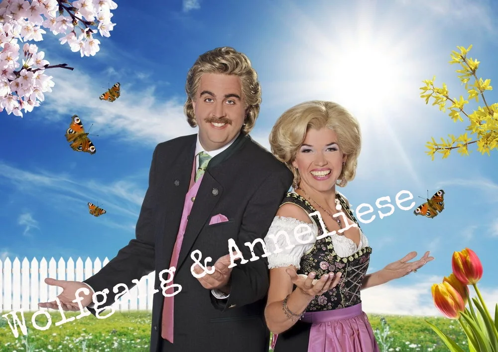  Wolfgang und Anneliese Funzfichler stellen ein bayerisches Volksmusik-Paar dar. Während ihrer Auftritte tragen sie volkstümliche Trachten und sprechen mit bairischem Dialekt. Sie sind bereits seit mehr als 30 Jahren im Showgeschäft tätig. Ihre Ehe k