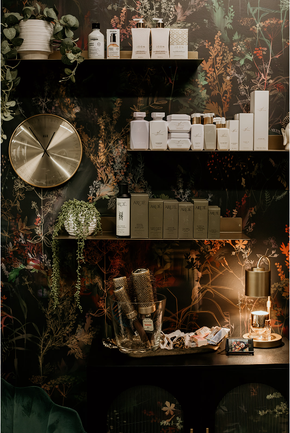 W Salon 1.png
