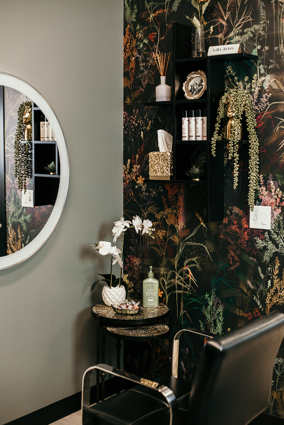 W Salon 3.png