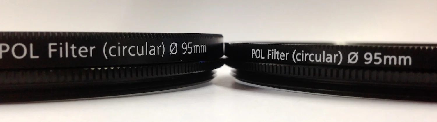 Betrachtet man beide Filter aus einem flacheren Winkel, wird deutlich, dass der Fassung des neuen Filters ein paar Millimeter fehlen. 