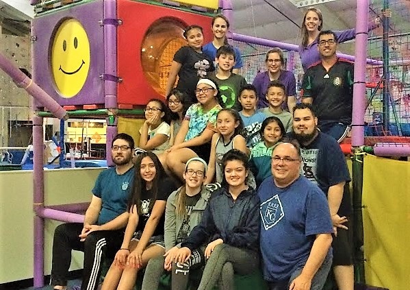 Anna (top middle) with the LIT students and volunteers at the Emerald City lock-in.