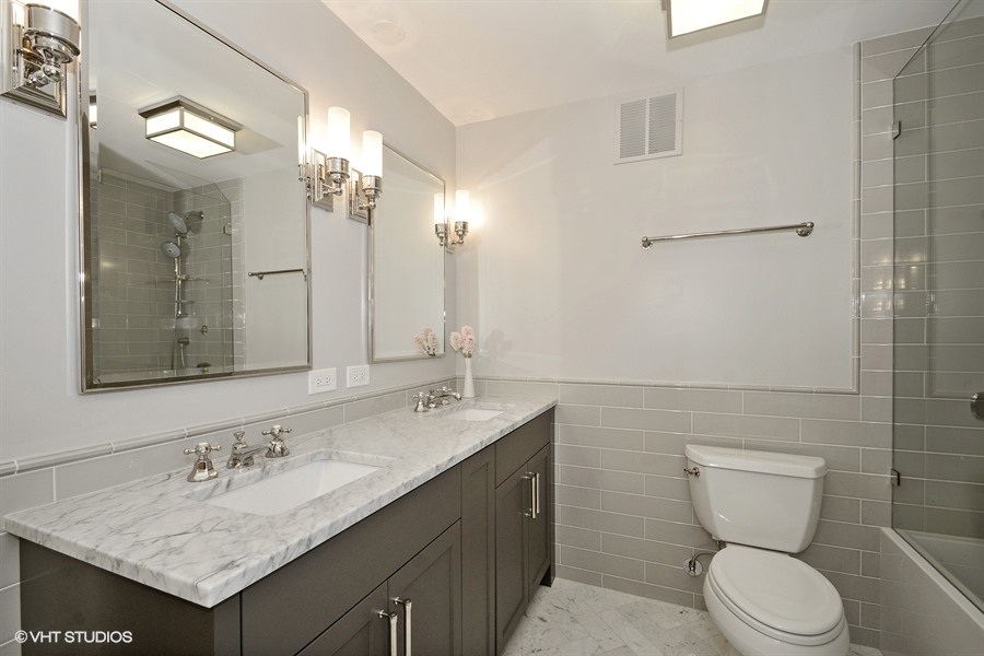 10_155HarborDr_Unit2403_13_MasterBathroom_LowRes.jpg