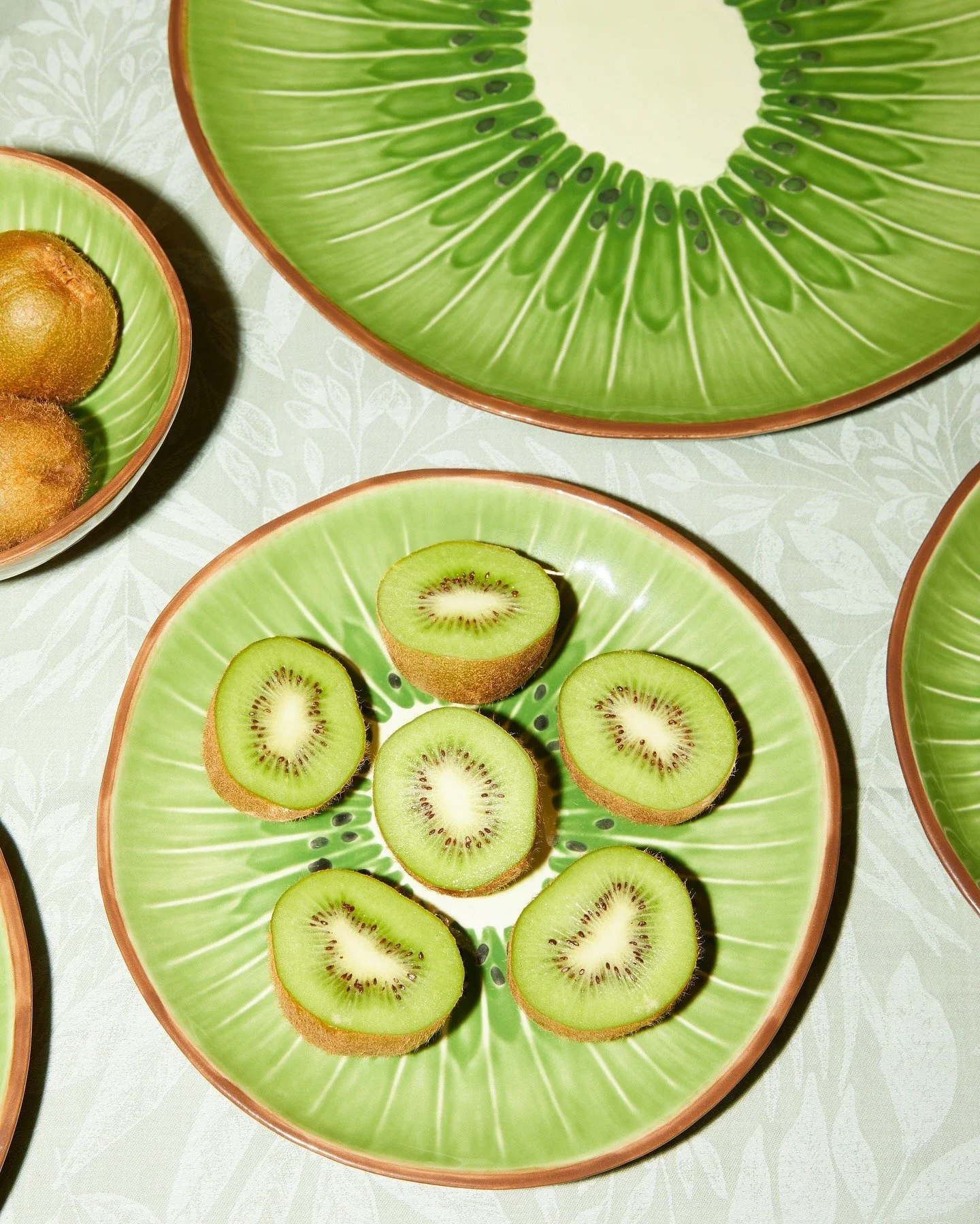 Kiwi tableware