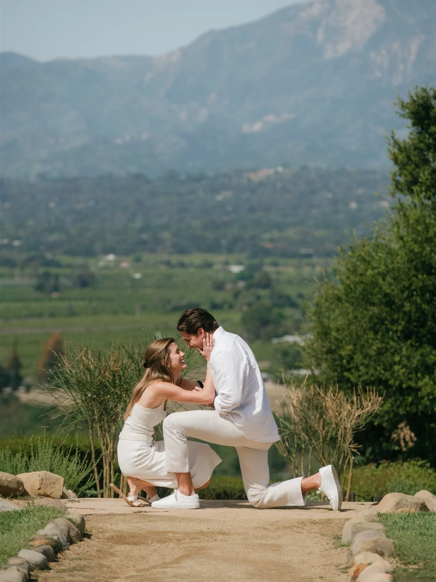 Gentlemen: here is your proof to hire a photographer to capture your proposal. It also helps if you pick a jaw-dropping view, coordinate with your families to surprise your new fianc&eacute; after the proposal, have all her friends show up to brunch,