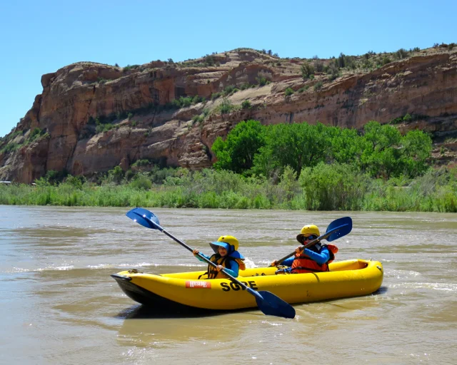 Paddling on a river with a strong current is harder than I expected.