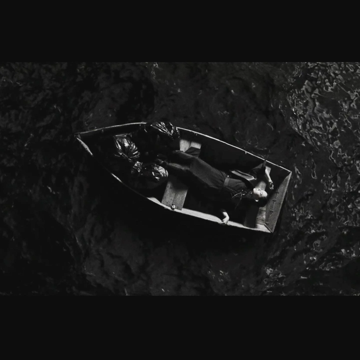 I intended to post this some time ago... but just got busy with other things. A behind the scenes look to the METZ Hail Taxi music video. Big thank you to THE AMAZING CREW, thank you METZ, thank you OBLIQUE and thank you SUB-POP for the opportunity. 