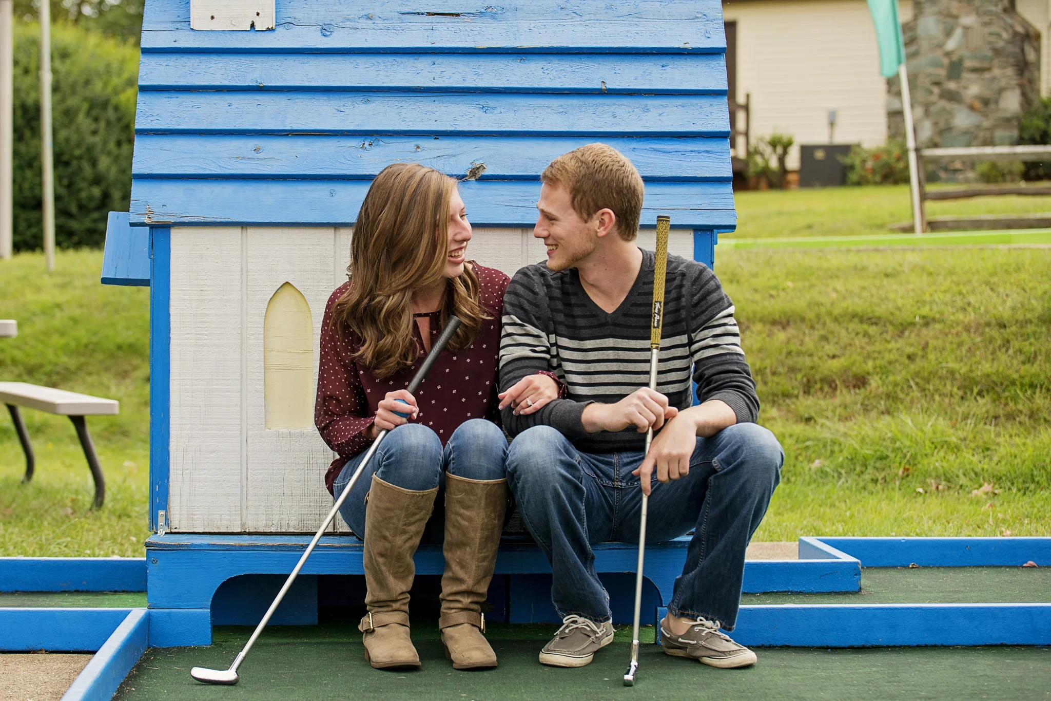 minigolf_engagement_session_lynchburg_virginia_puttputt_photos002.jpg