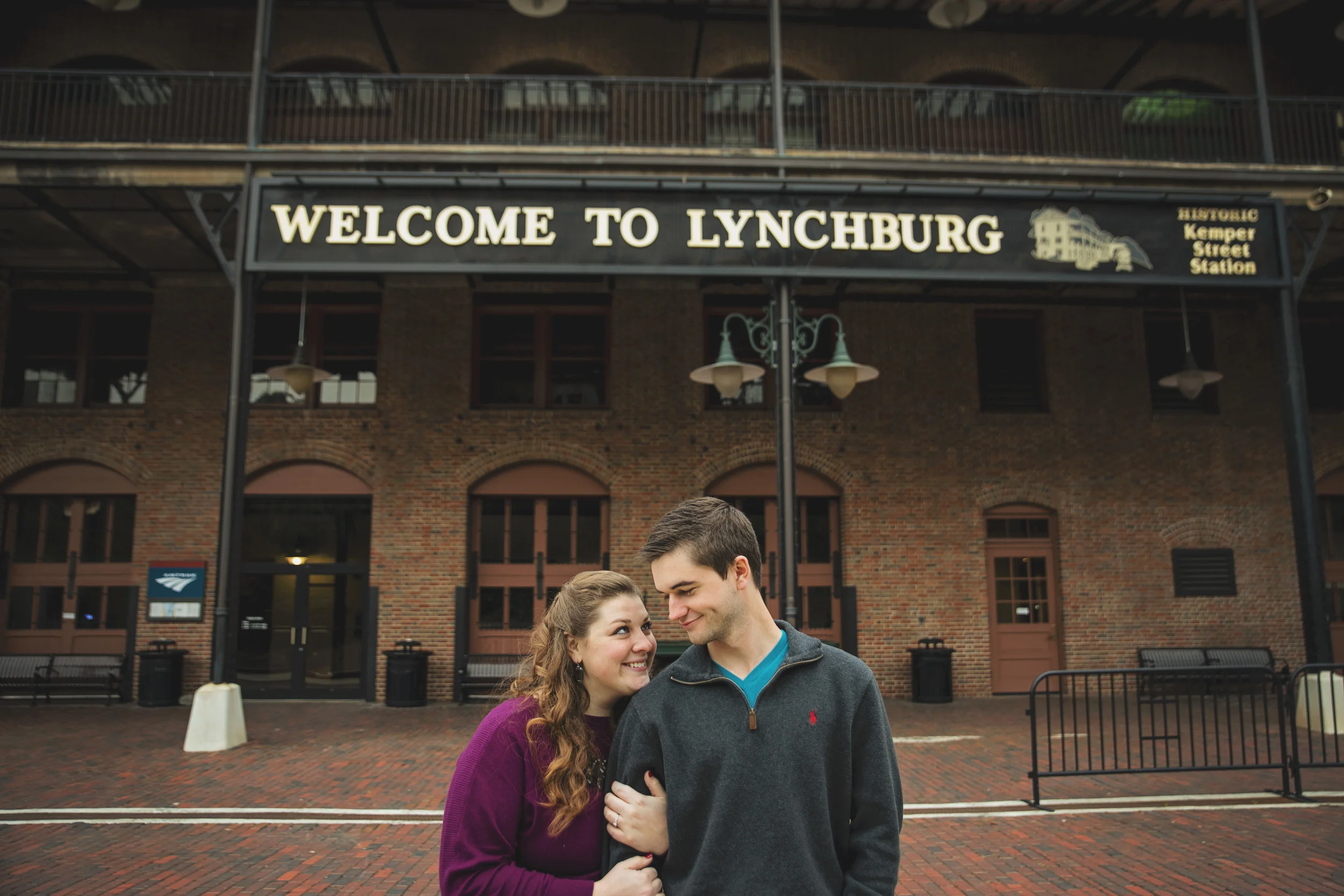 downtown_travel_park_fall_engagement_session_lynchburg_va014.jpg