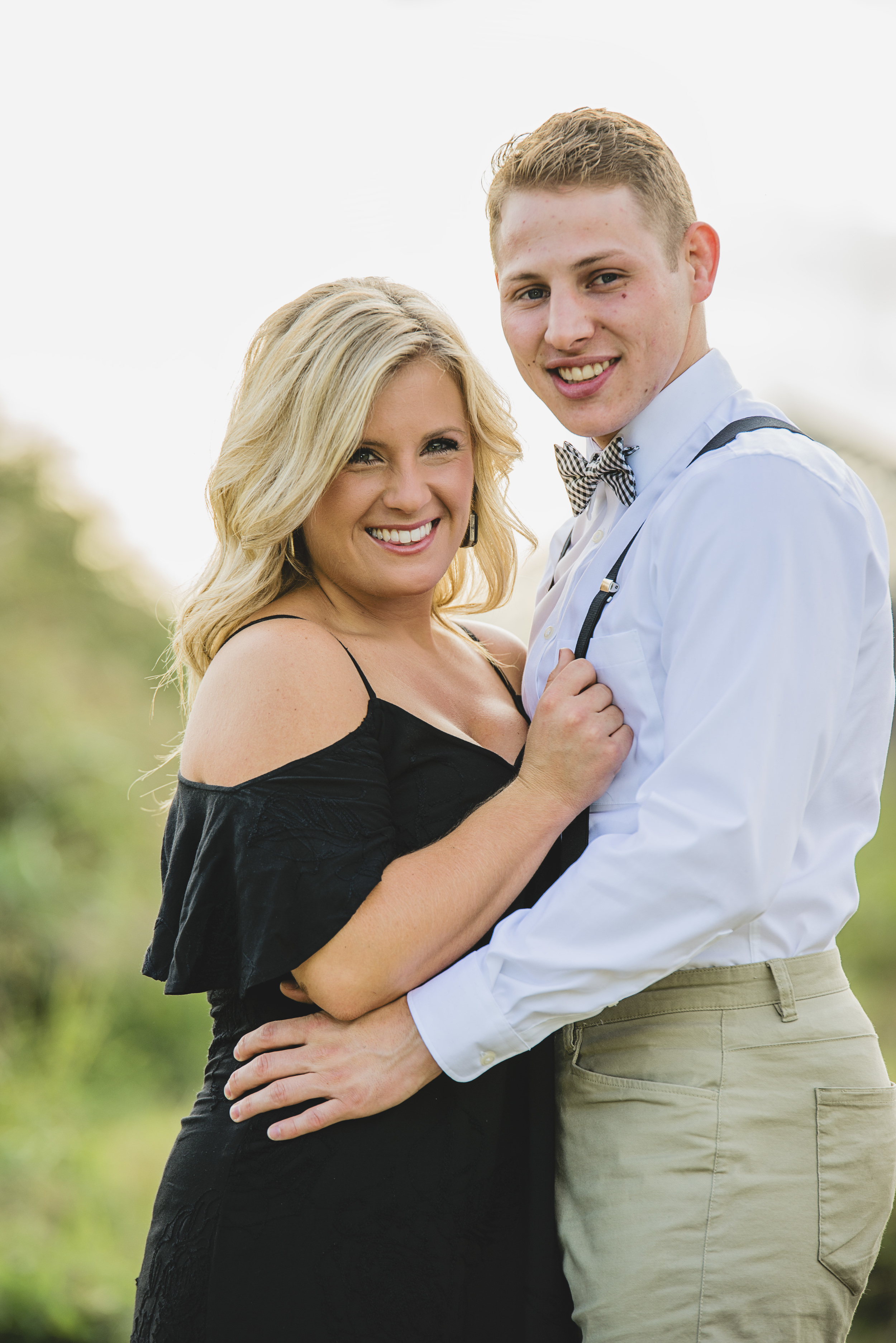 balloons_greenhouse_farm_engagement_session_lynchburg_va000.jpg