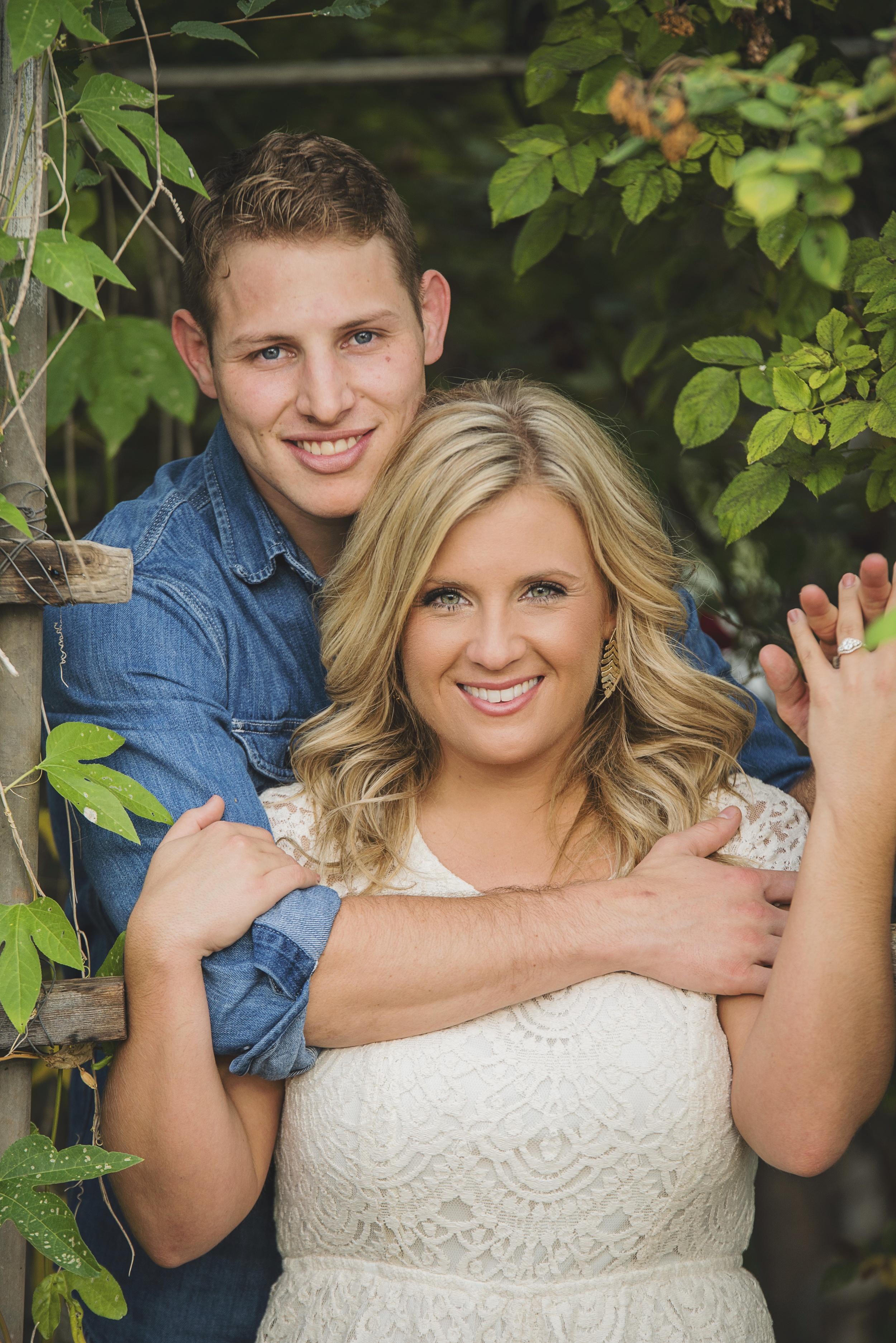 balloons_greenhouse_farm_engagement_session_lynchburg_va015.jpg