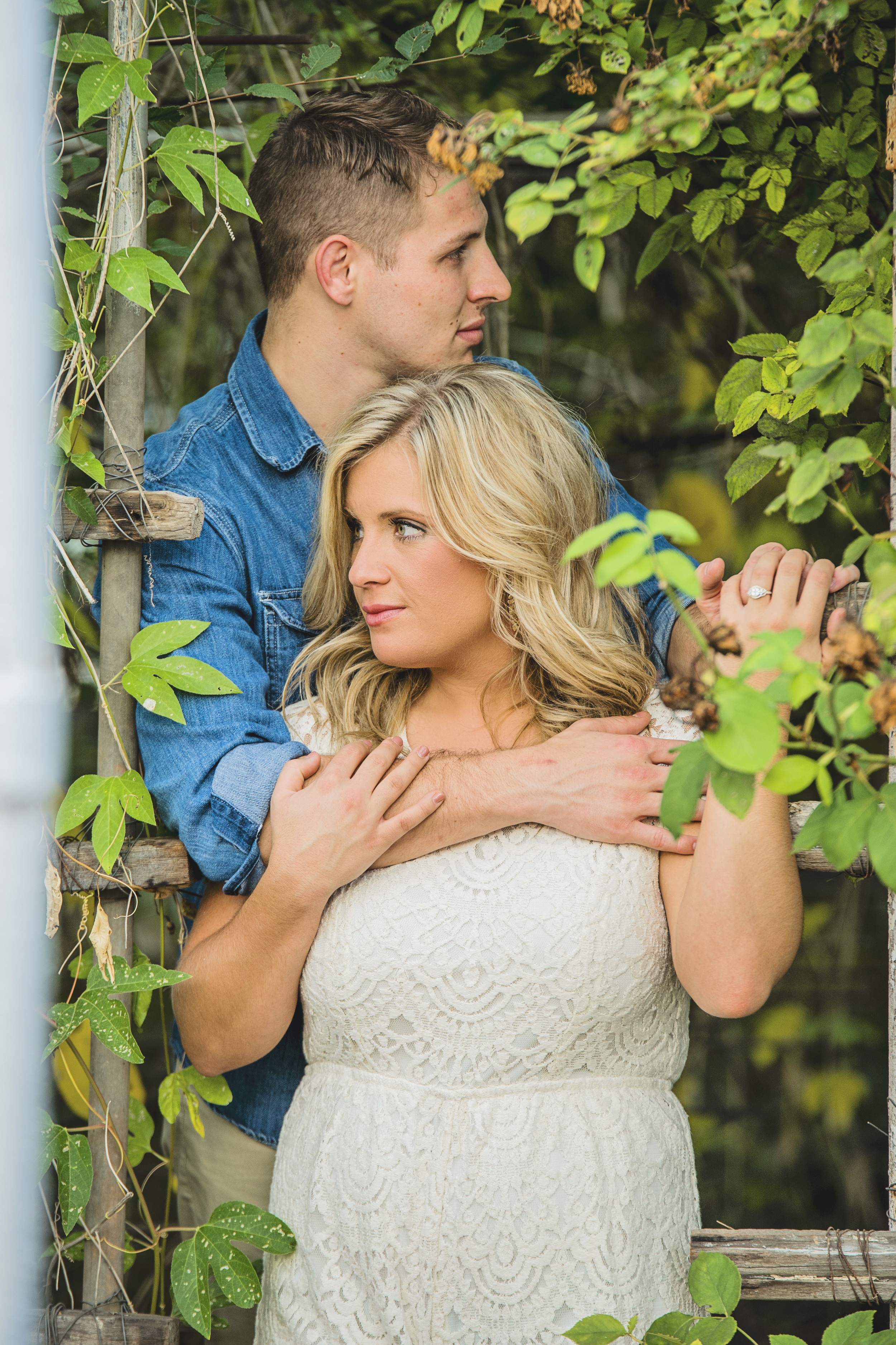 balloons_greenhouse_farm_engagement_session_lynchburg_va017.jpg