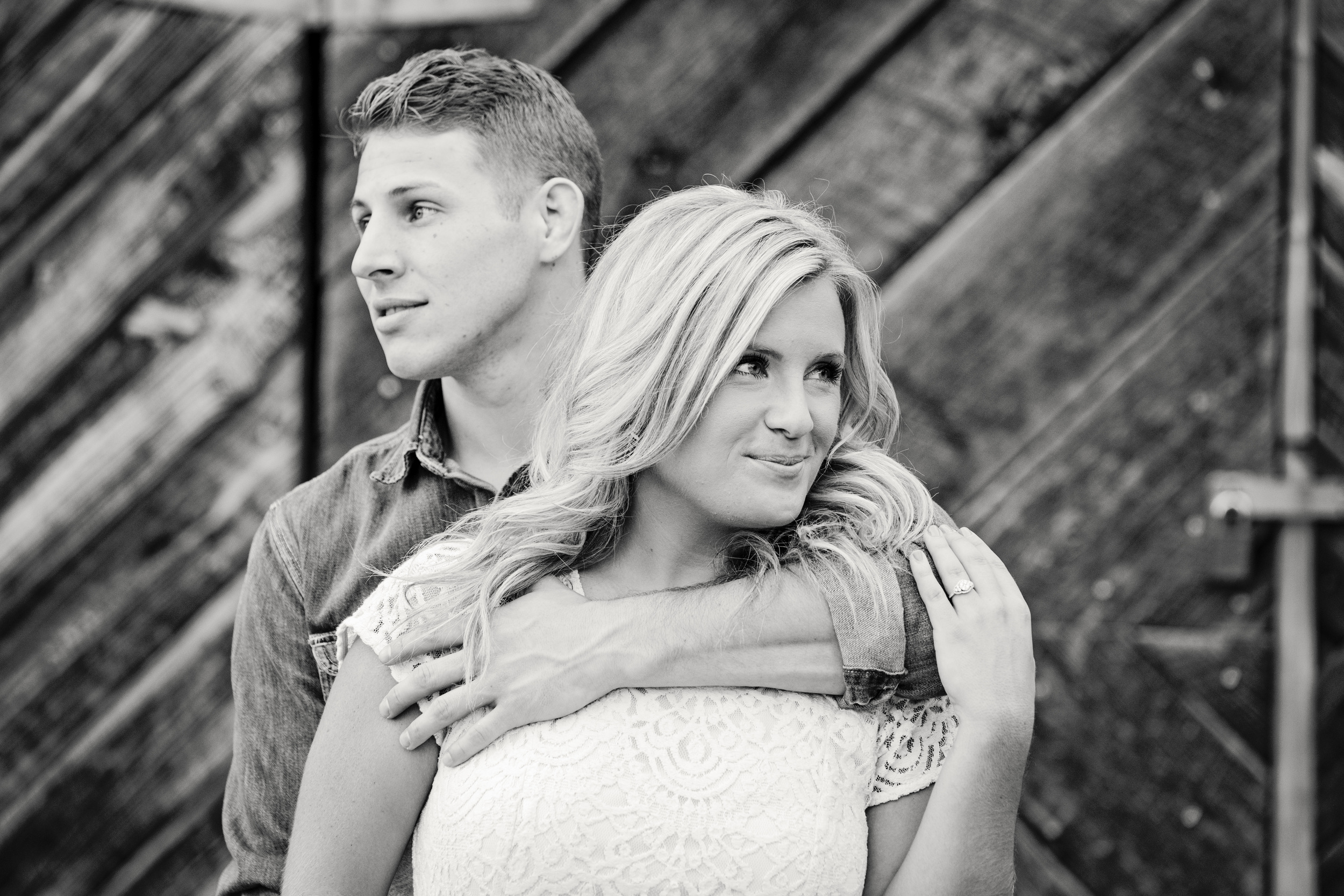 balloons_greenhouse_farm_engagement_session_lynchburg_va021.jpg