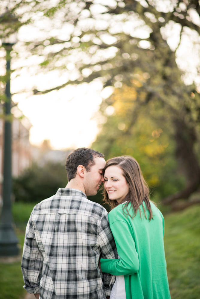 charlotsville.va.engagement.session.uva.dog.love.spring.blooms256.jpg