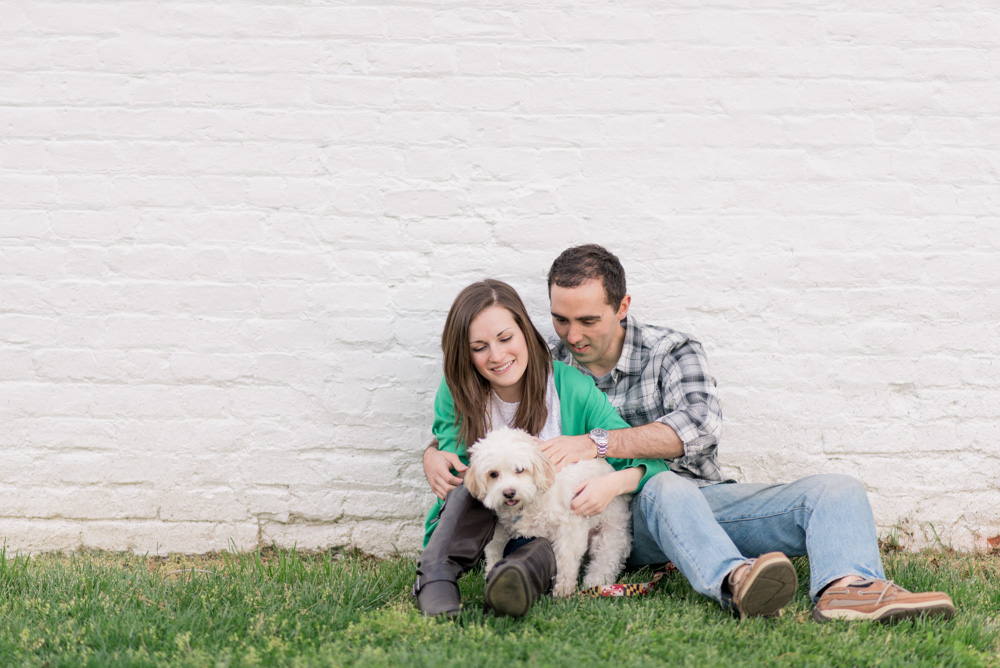 charlotsville.va.engagement.session.uva.dog.love.spring.blooms259.jpg