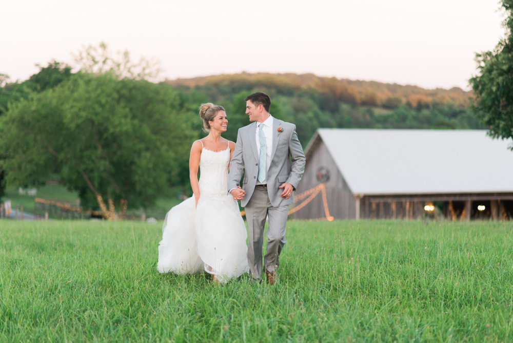 Lynchburg_VA_wedding_photographer_Photography_Sorella_Farms_Barn_Wedding121.jpg
