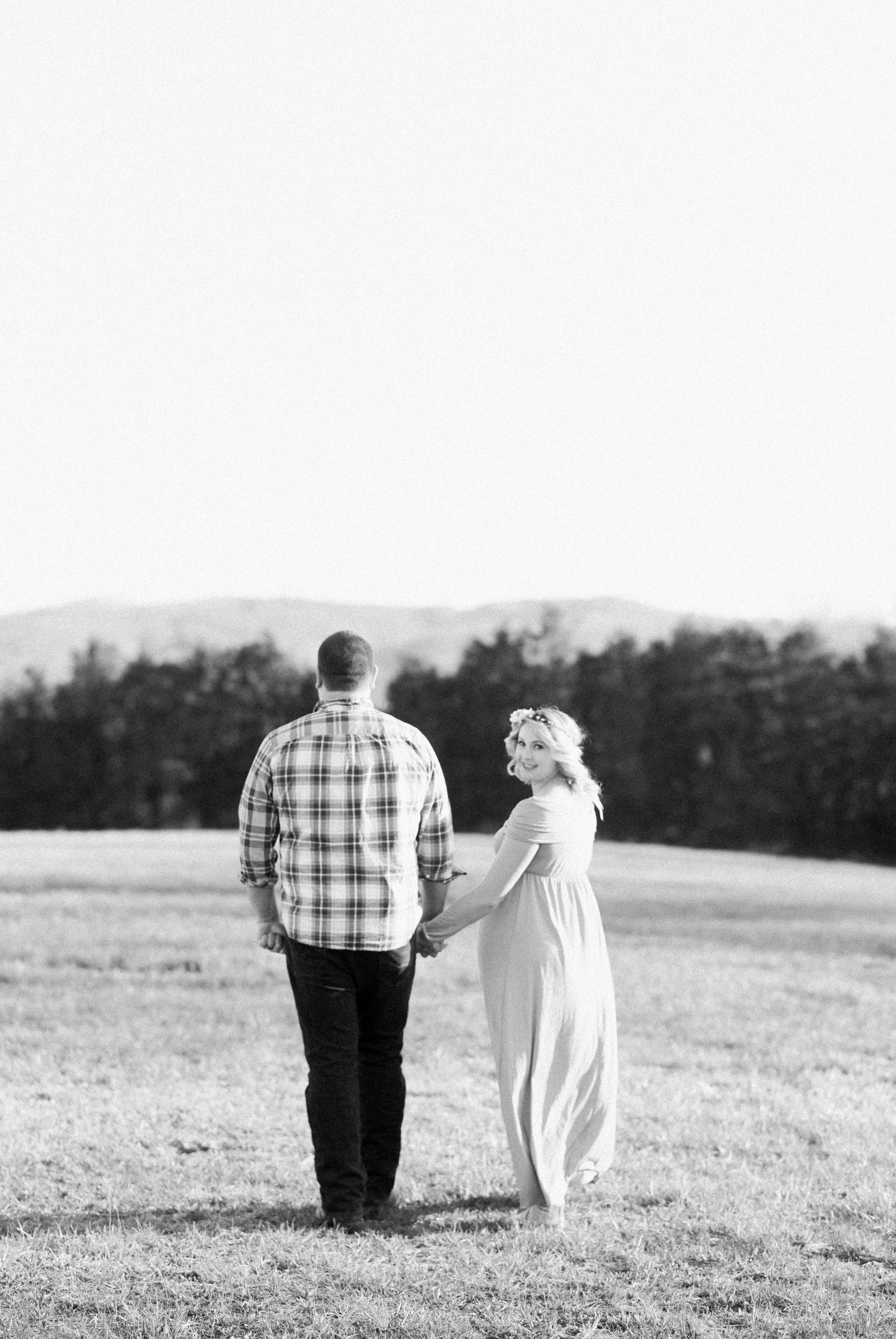 SorellaFarms_Jessica+Dylan_MaternitySession_Virginiaweddingphotographer 24.jpg