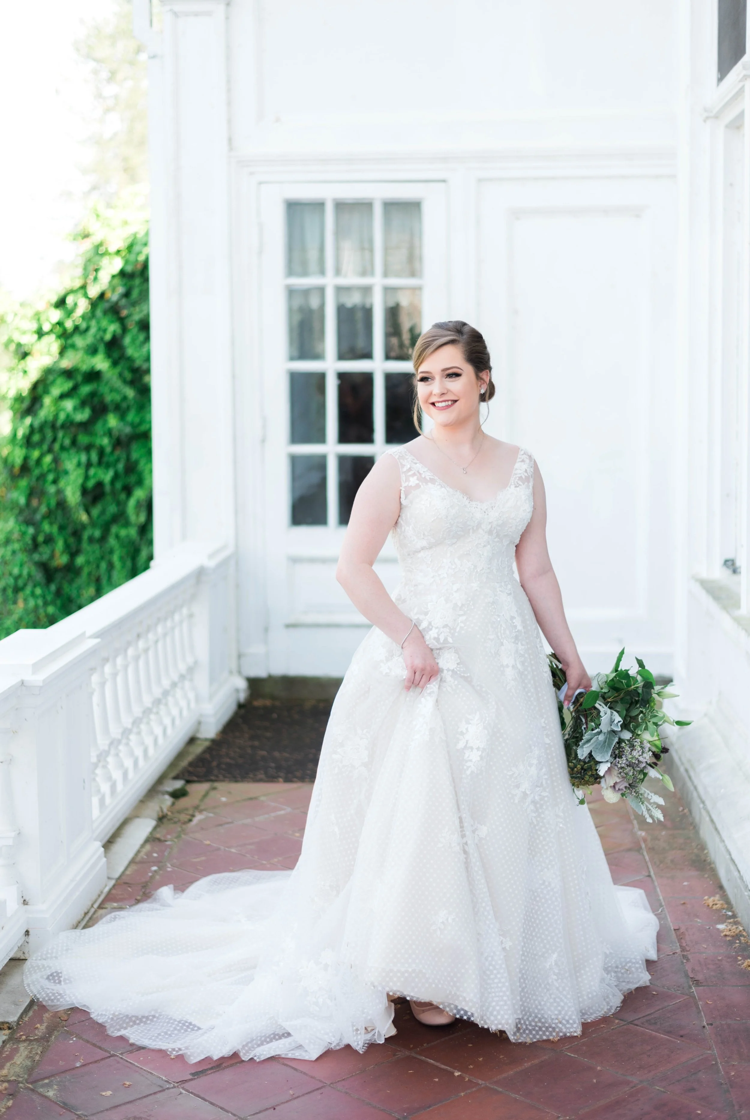 Jillian+Abi_OakridgeEstate_Wedding_VirginiaWeddingPhotographer_SpringWedding 28.jpg