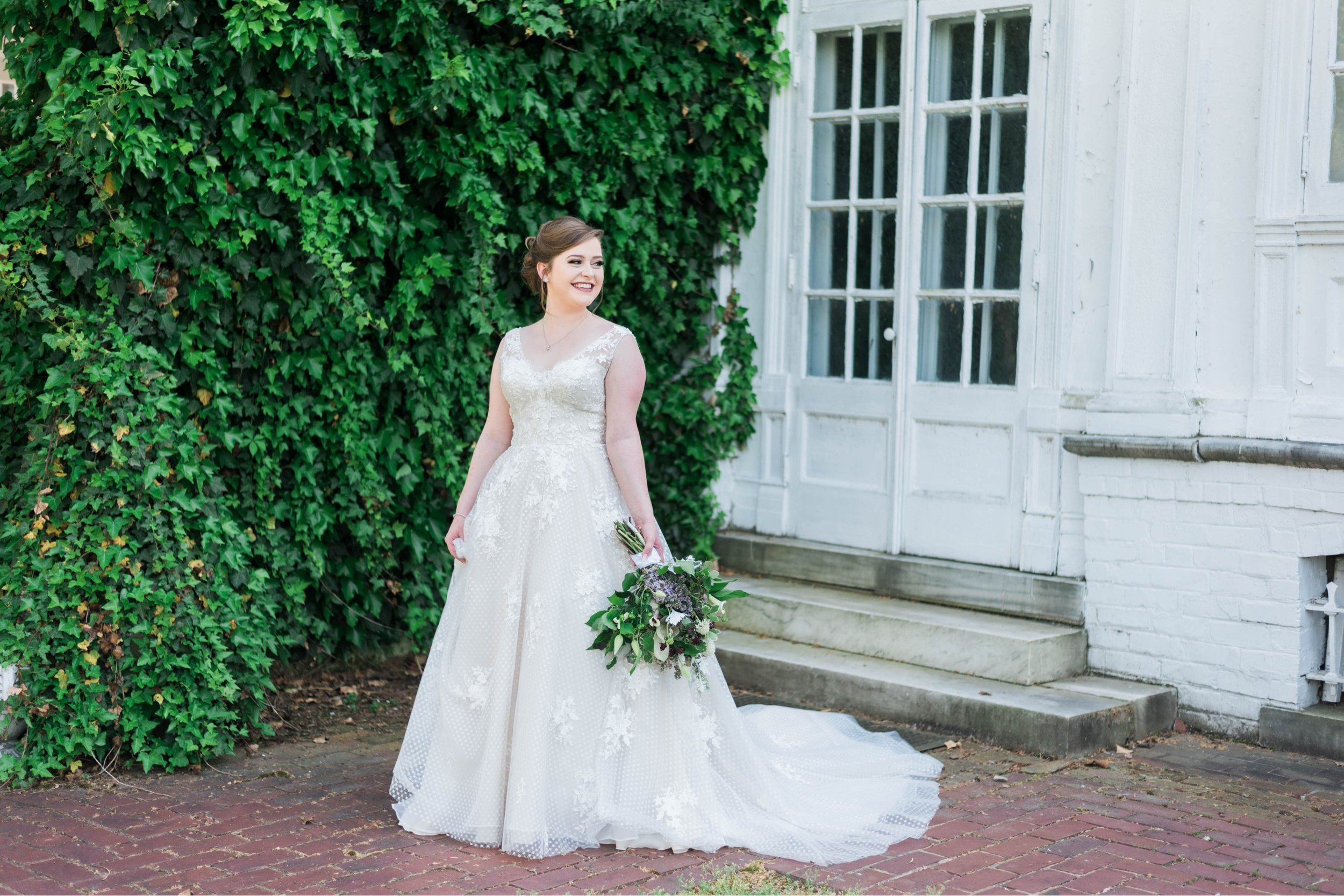 Jillian+Abi_OakridgeEstate_Wedding_VirginiaWeddingPhotographer_SpringWedding 34.jpg