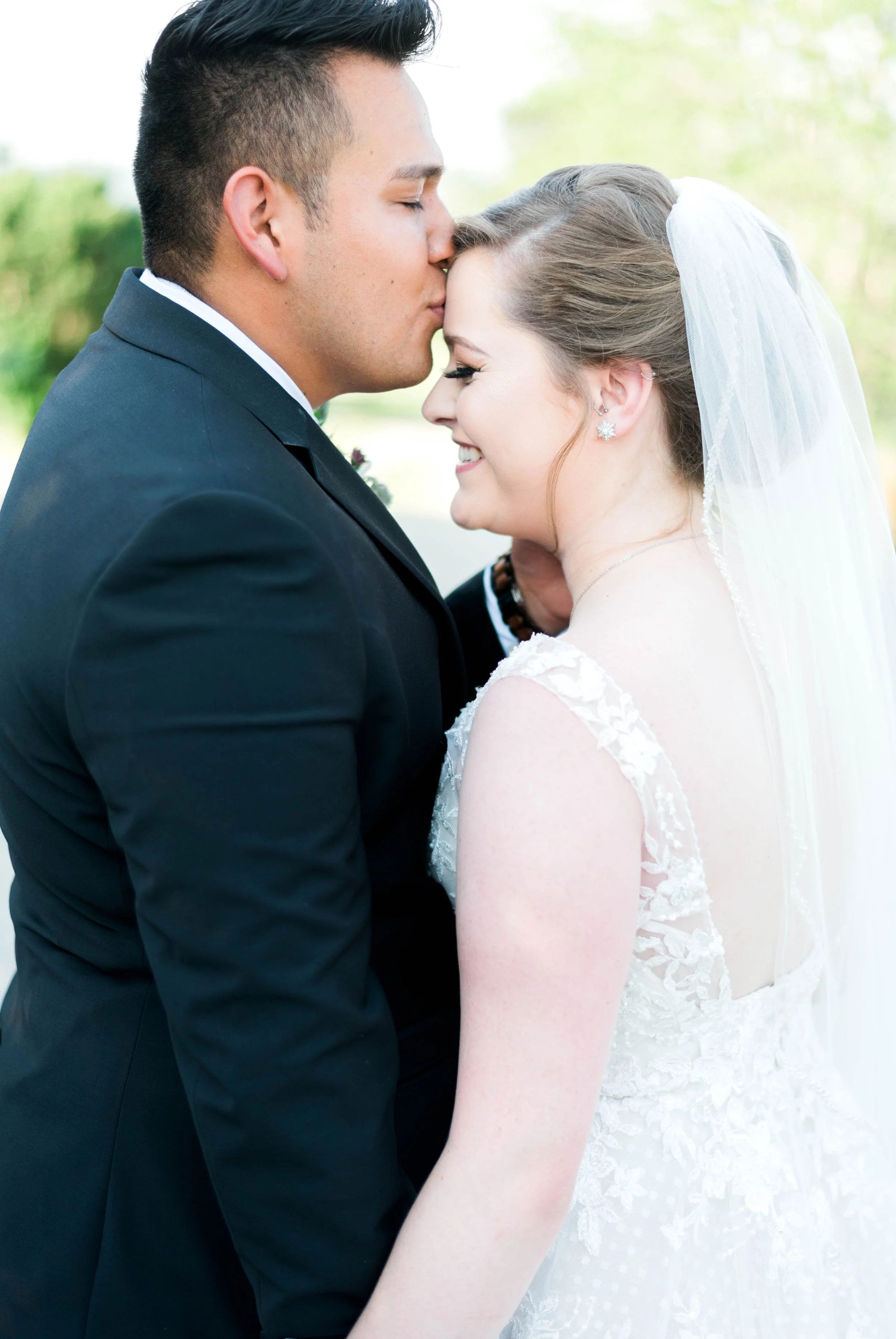 Jillian+Abi_OakridgeEstate_Wedding_VirginiaWeddingPhotographer_SpringWedding 21.jpg