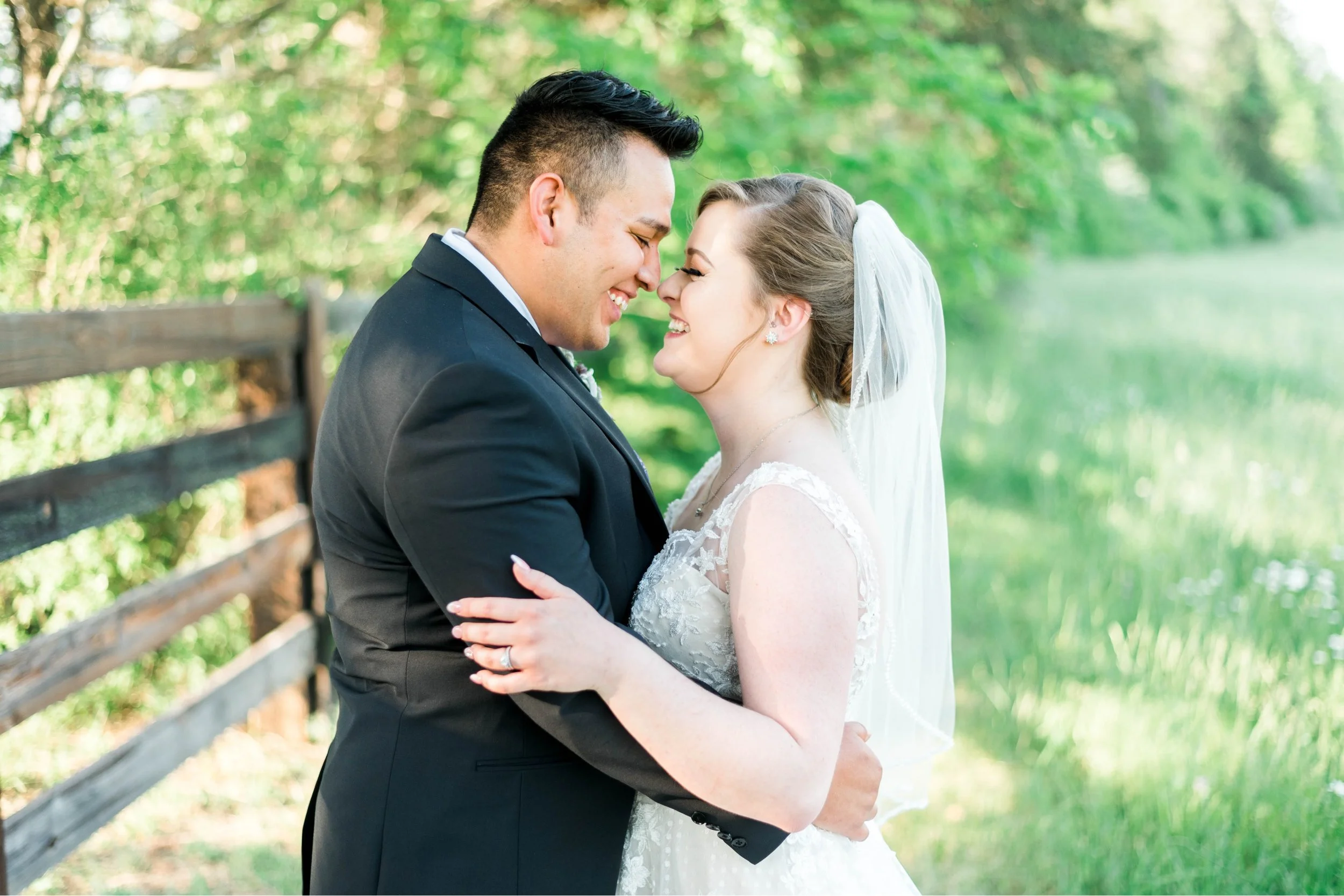 Jillian+Abi_OakridgeEstate_Wedding_VirginiaWeddingPhotographer_SpringWedding 32.jpg