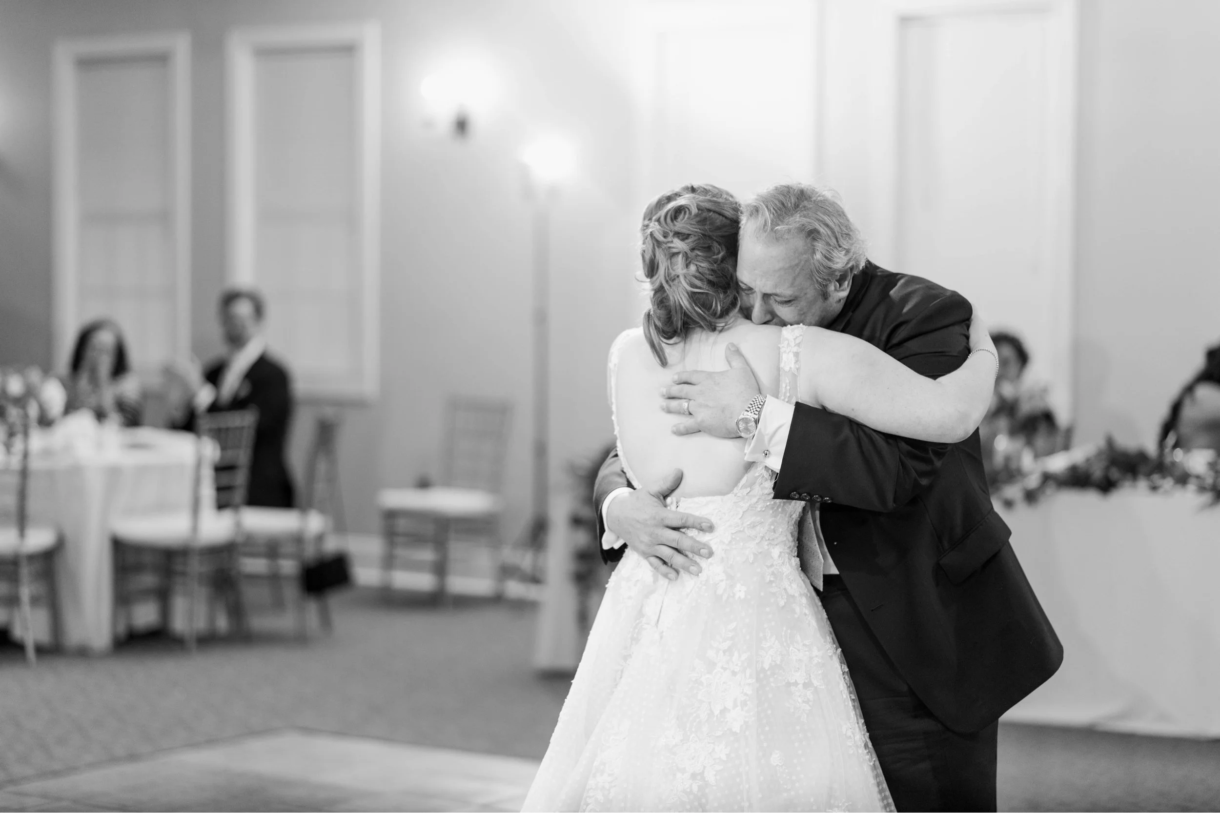 Jillian+Abi_OakridgeEstate_Wedding_VirginiaWeddingPhotographer_SpringWedding 40.jpg
