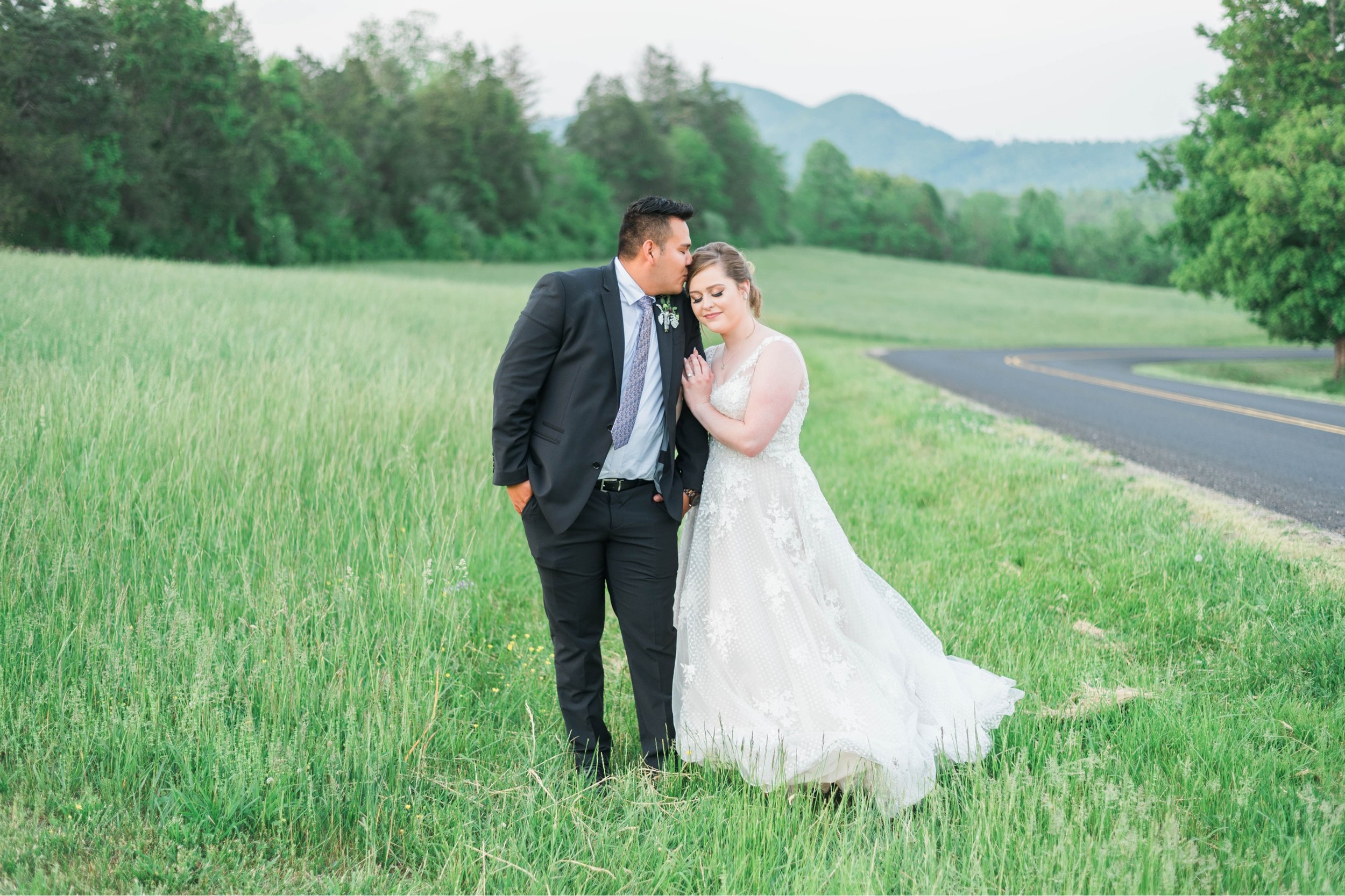 Jillian+Abi_OakridgeEstate_Wedding_VirginiaWeddingPhotographer_SpringWedding 3.jpg