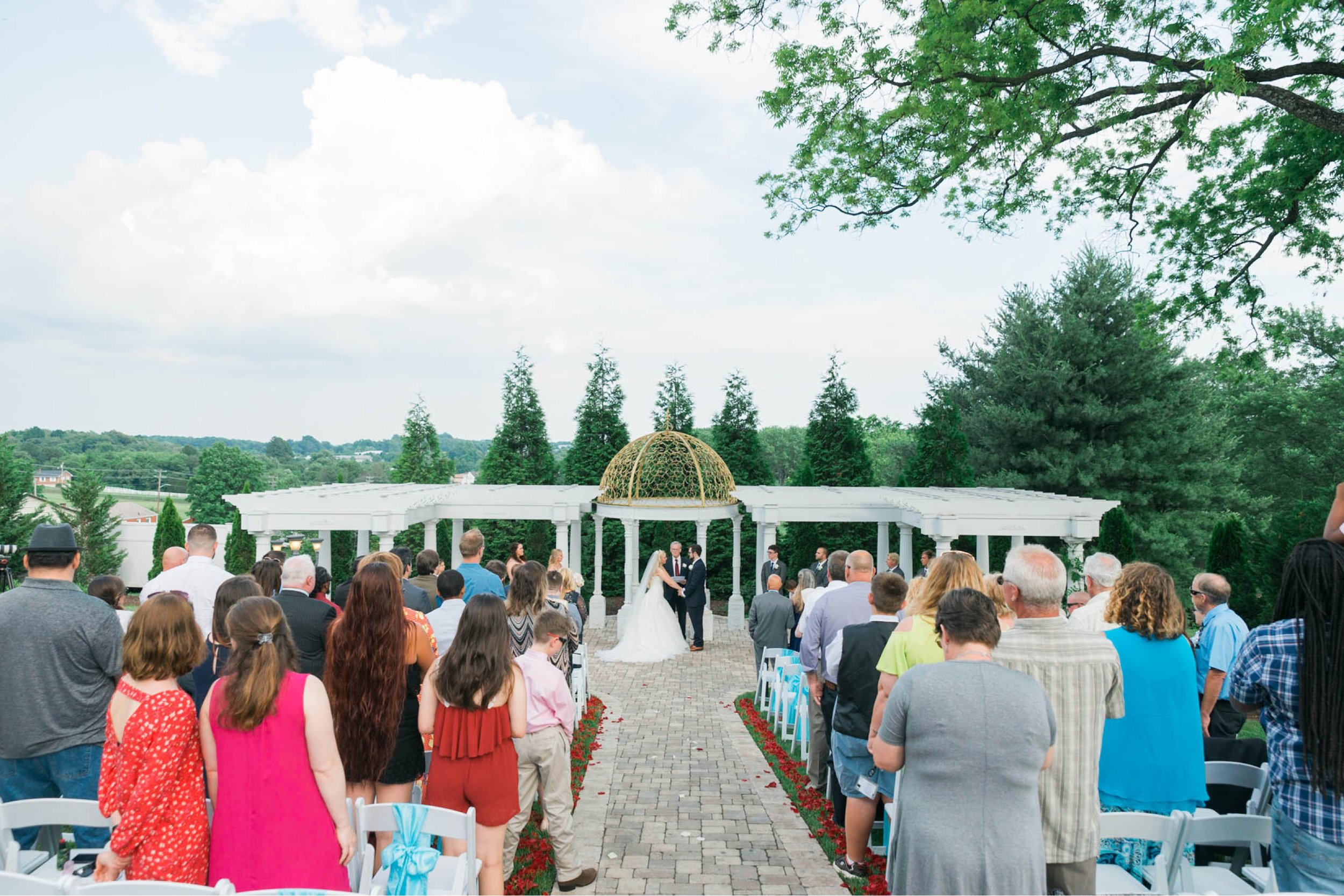 bedfordcolumns_entwinedevents_Lynchburgweddingphotographer_virginiaweddingphotographer_tarahlaunce 43.jpg