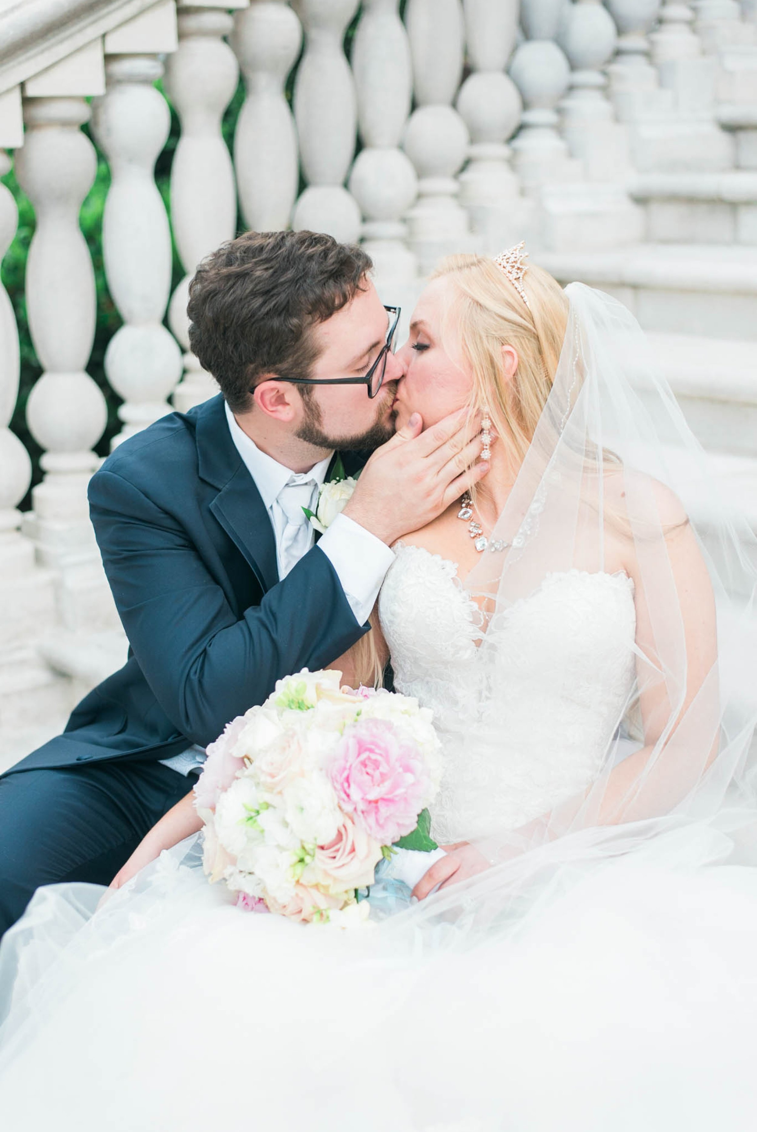 bedfordcolumns_entwinedevents_Lynchburgweddingphotographer_virginiaweddingphotographer_tarahlaunce 12.jpg