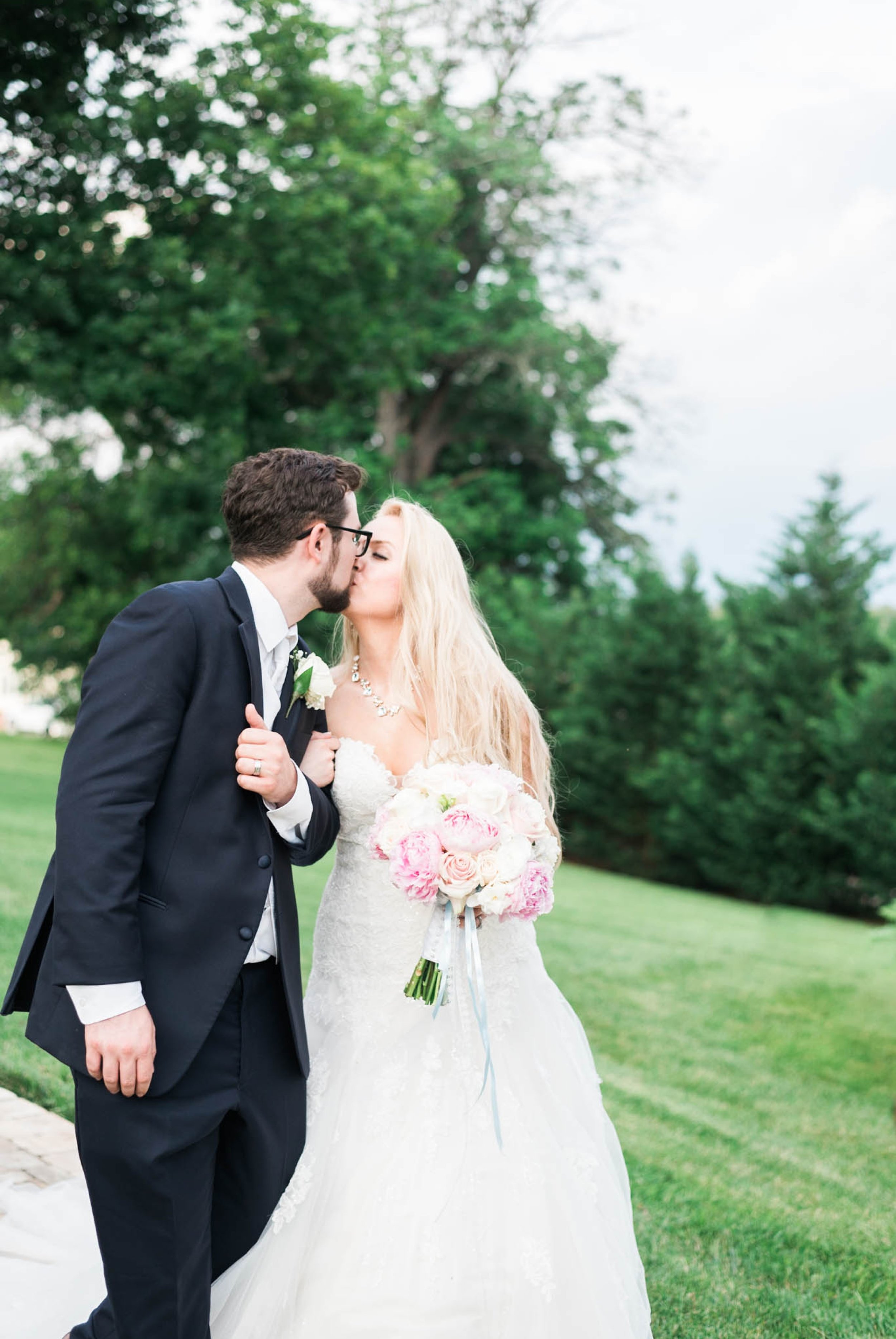 bedfordcolumns_entwinedevents_Lynchburgweddingphotographer_virginiaweddingphotographer_tarahlaunce 31.jpg