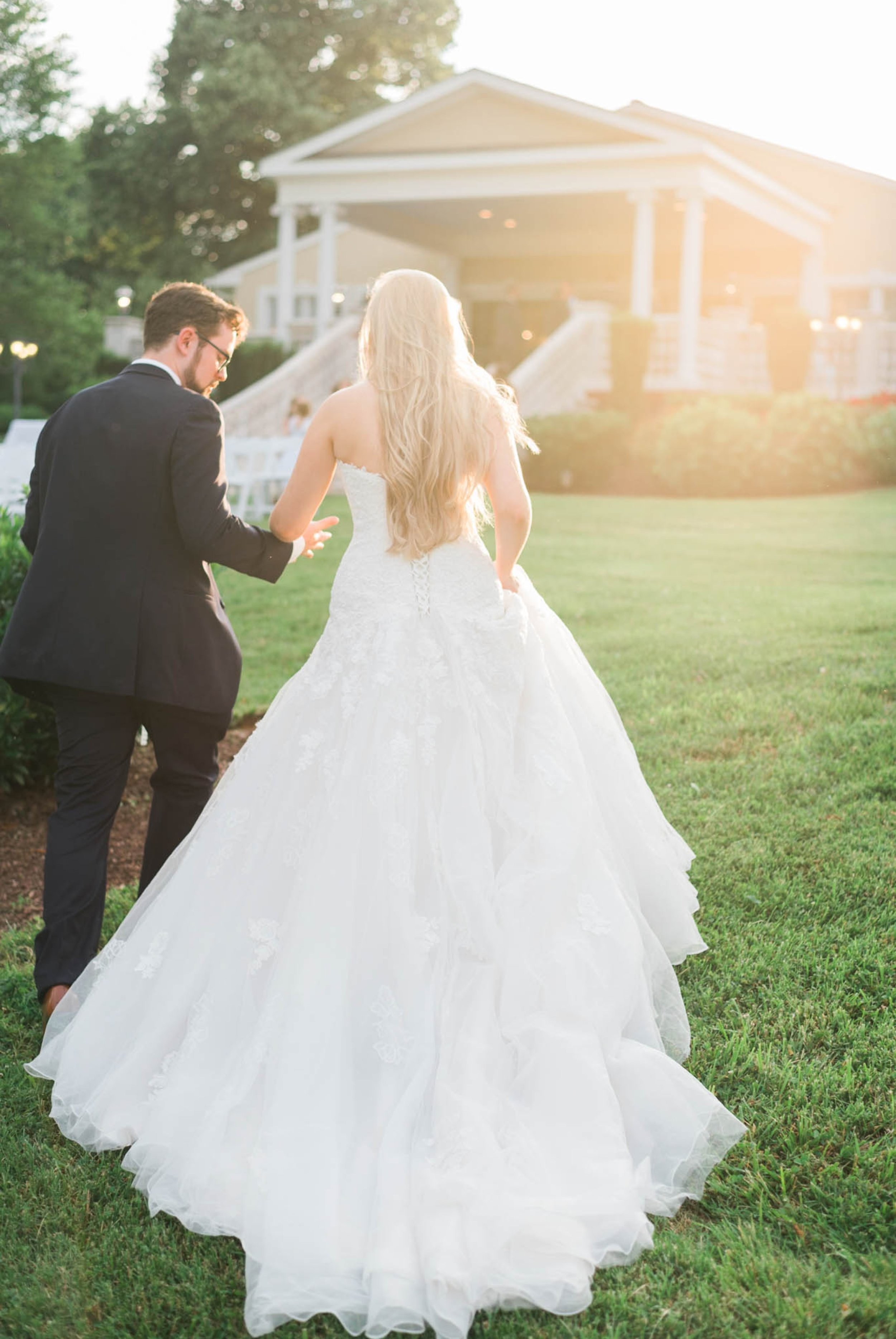 bedfordcolumns_entwinedevents_Lynchburgweddingphotographer_virginiaweddingphotographer_tarahlaunce 32.jpg