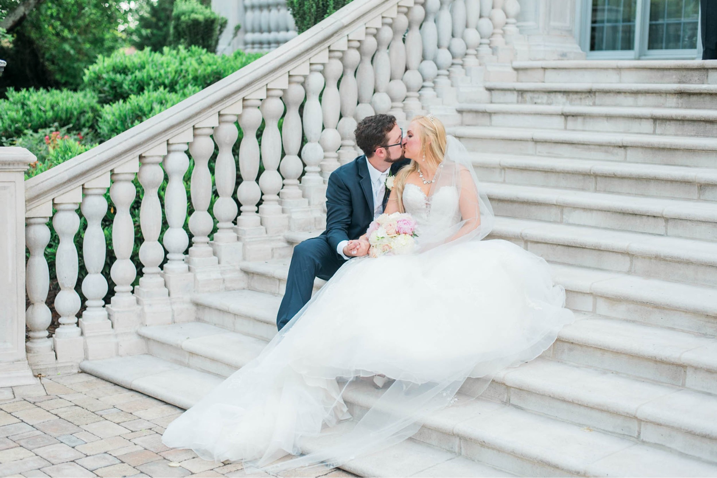 bedfordcolumns_entwinedevents_Lynchburgweddingphotographer_virginiaweddingphotographer_tarahlaunce 42.jpg