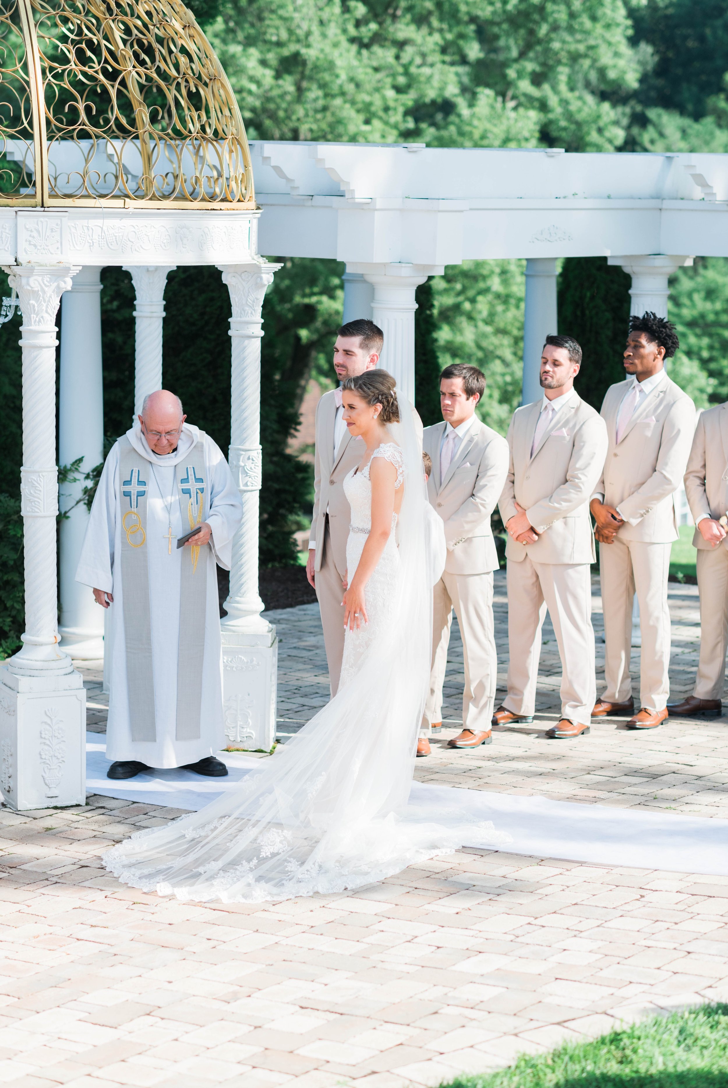 BedfordColumns_EntwinedEvents_Lynchburgwedding_VIrginiaweddingphotographer_ALlisonNIck 42.jpg