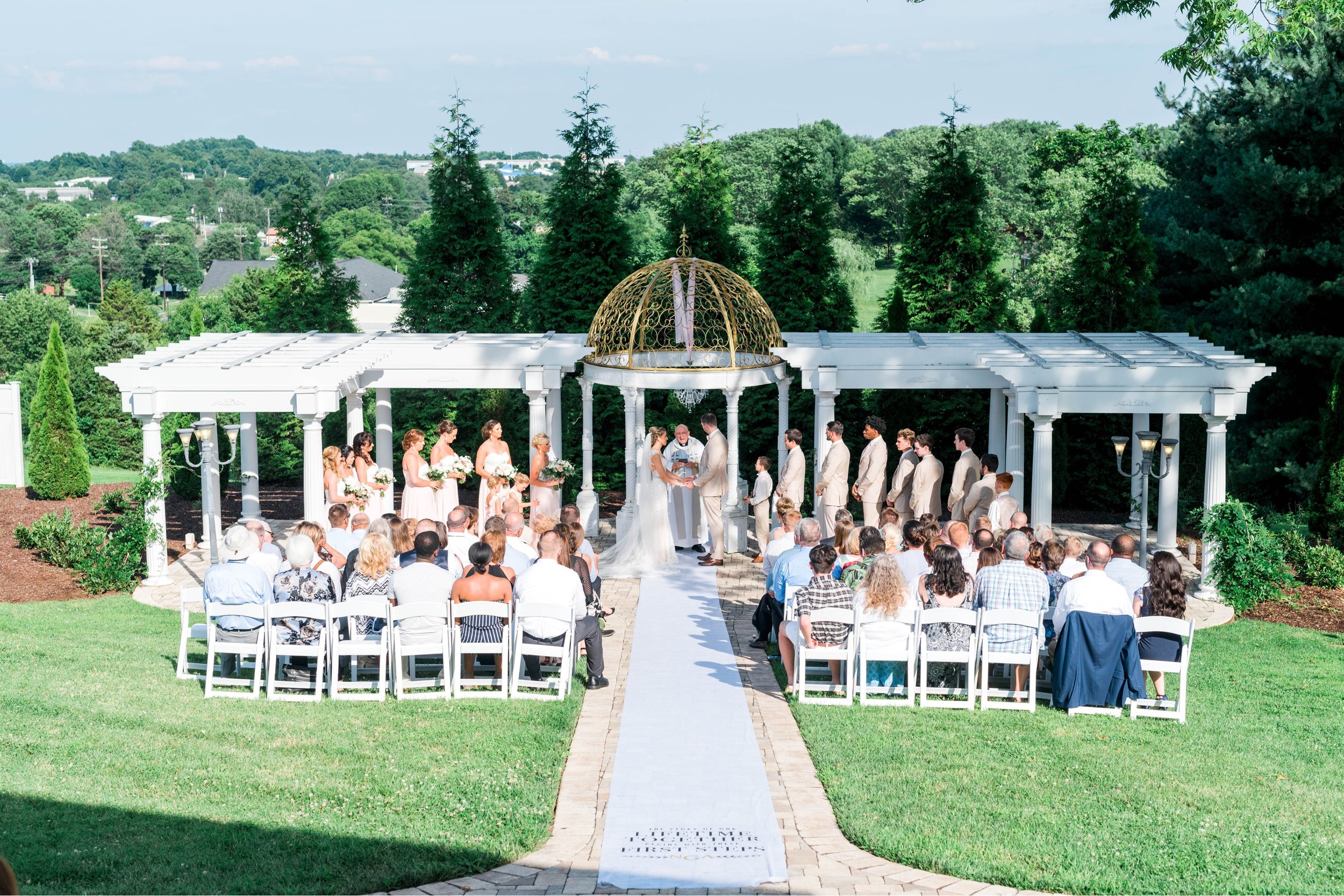 BedfordColumns_EntwinedEvents_Lynchburgwedding_VIrginiaweddingphotographer_ALlisonNIck 44.jpg