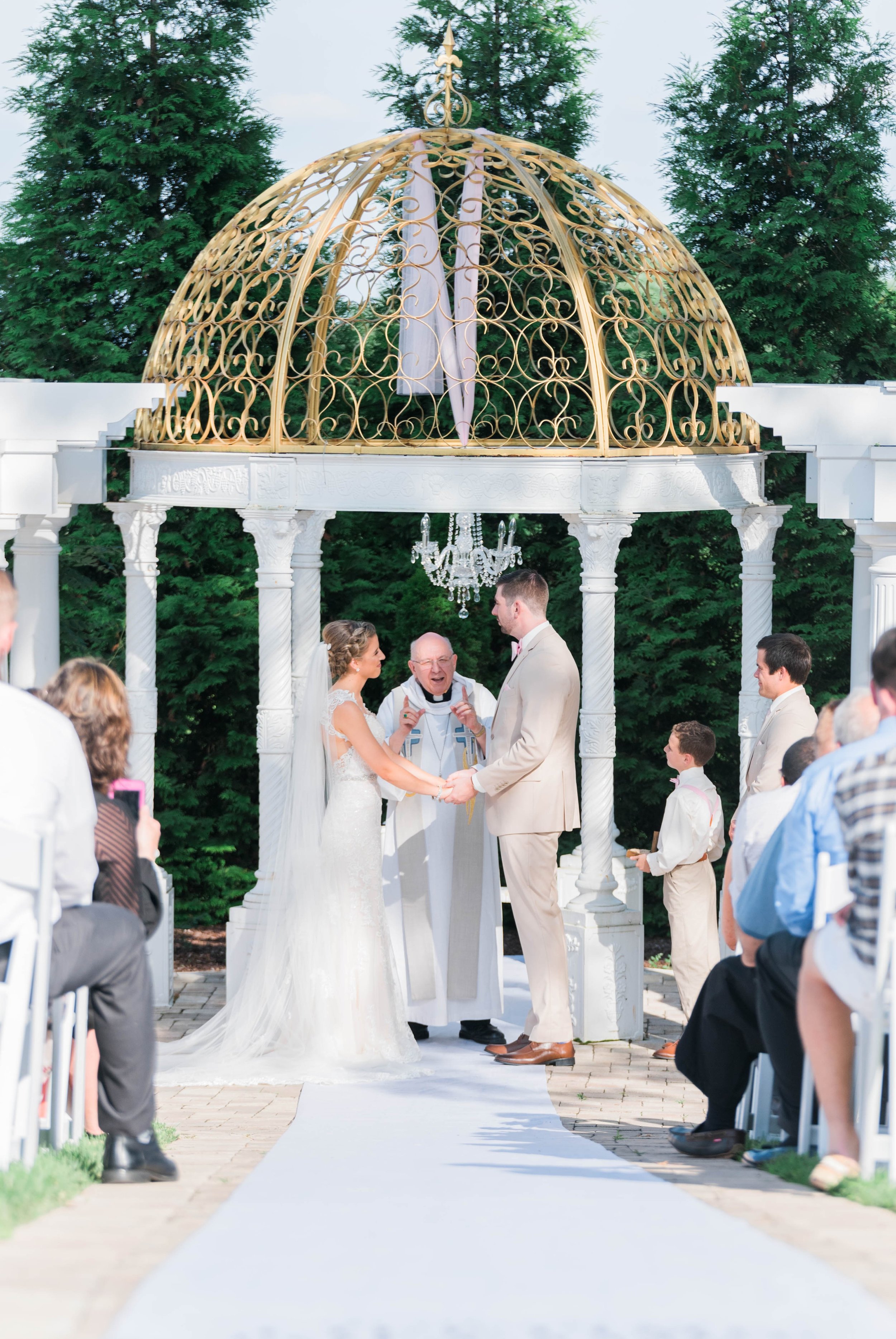 BedfordColumns_EntwinedEvents_Lynchburgwedding_VIrginiaweddingphotographer_ALlisonNIck 46.jpg