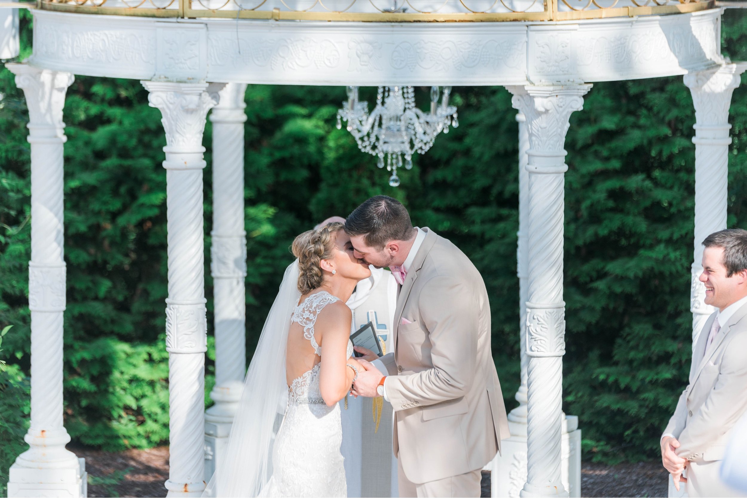 BedfordColumns_EntwinedEvents_Lynchburgwedding_VIrginiaweddingphotographer_ALlisonNIck 49.jpg