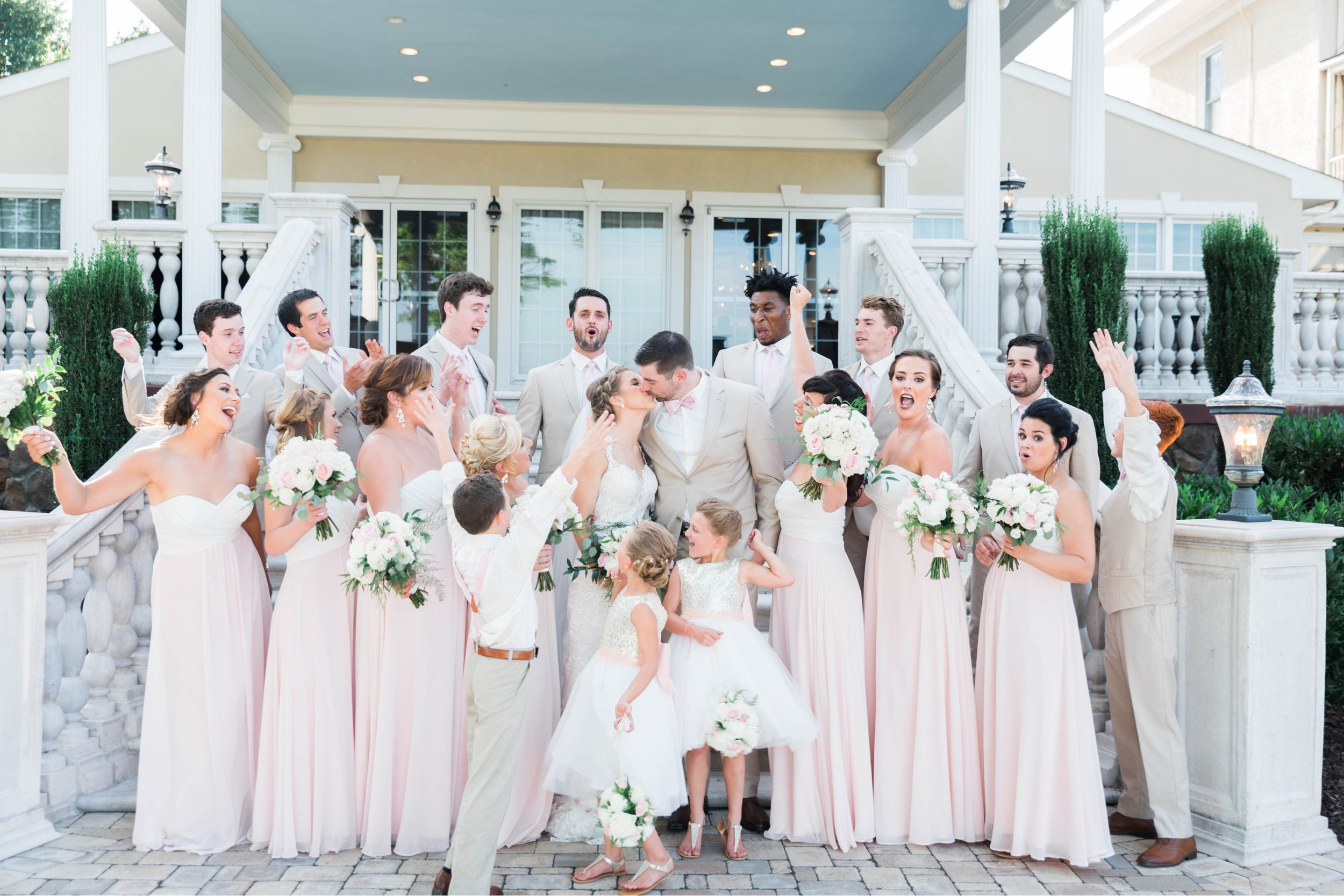 BedfordColumns_EntwinedEvents_Lynchburgwedding_VIrginiaweddingphotographer_ALlisonNIck 2.jpg