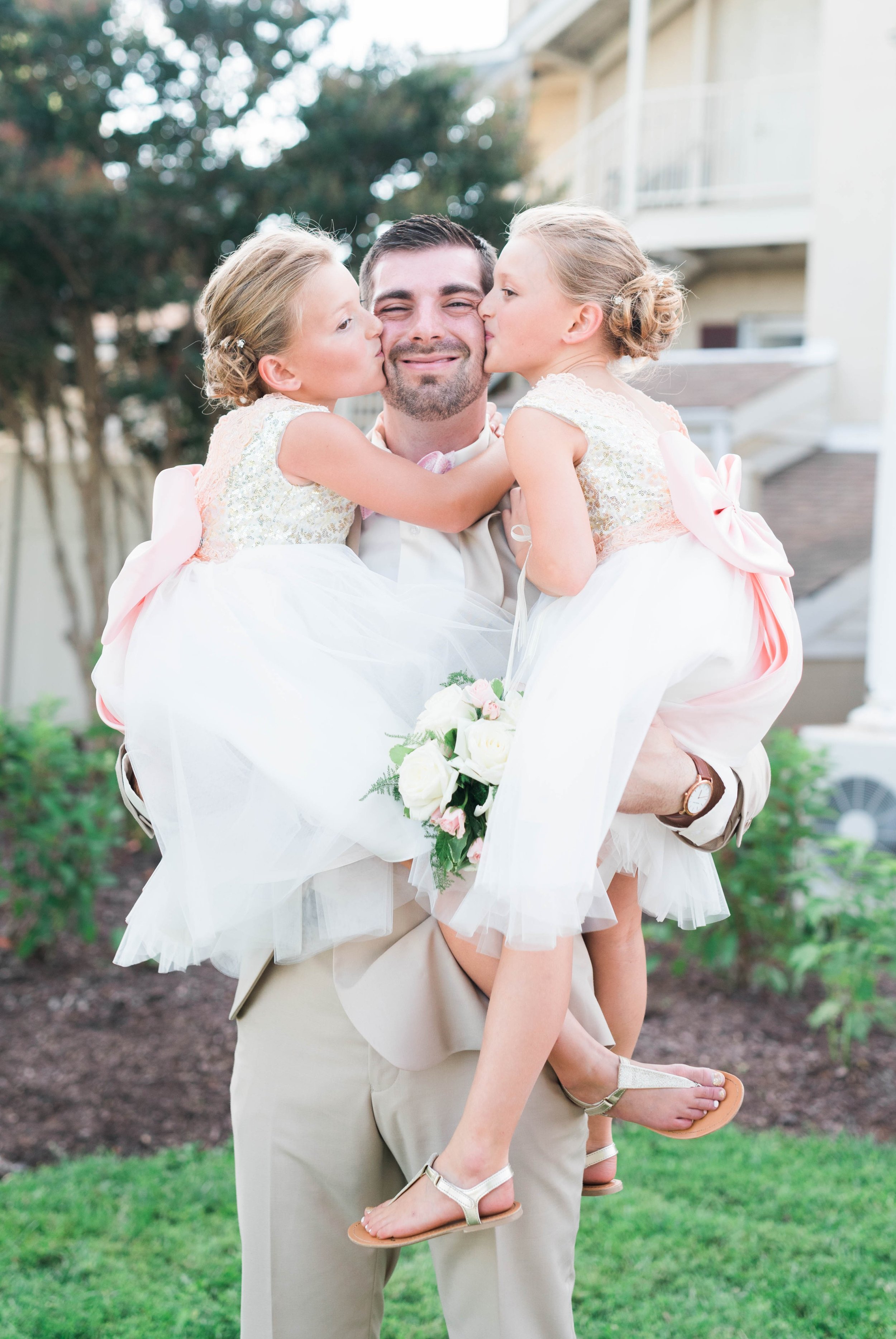 BedfordColumns_EntwinedEvents_Lynchburgwedding_VIrginiaweddingphotographer_ALlisonNIck 5.jpg